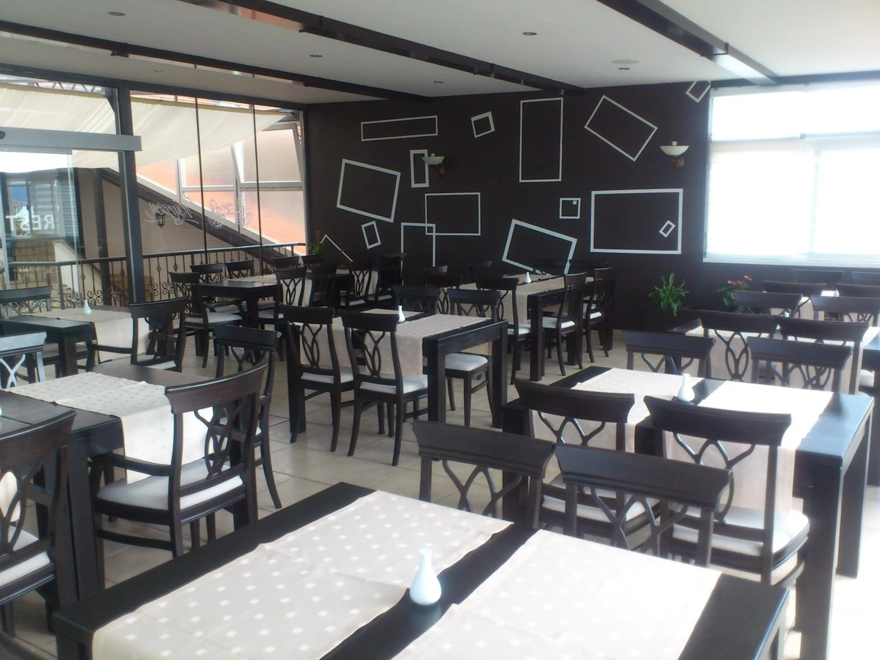 Restaurant/places to eat in Pansion Karoca