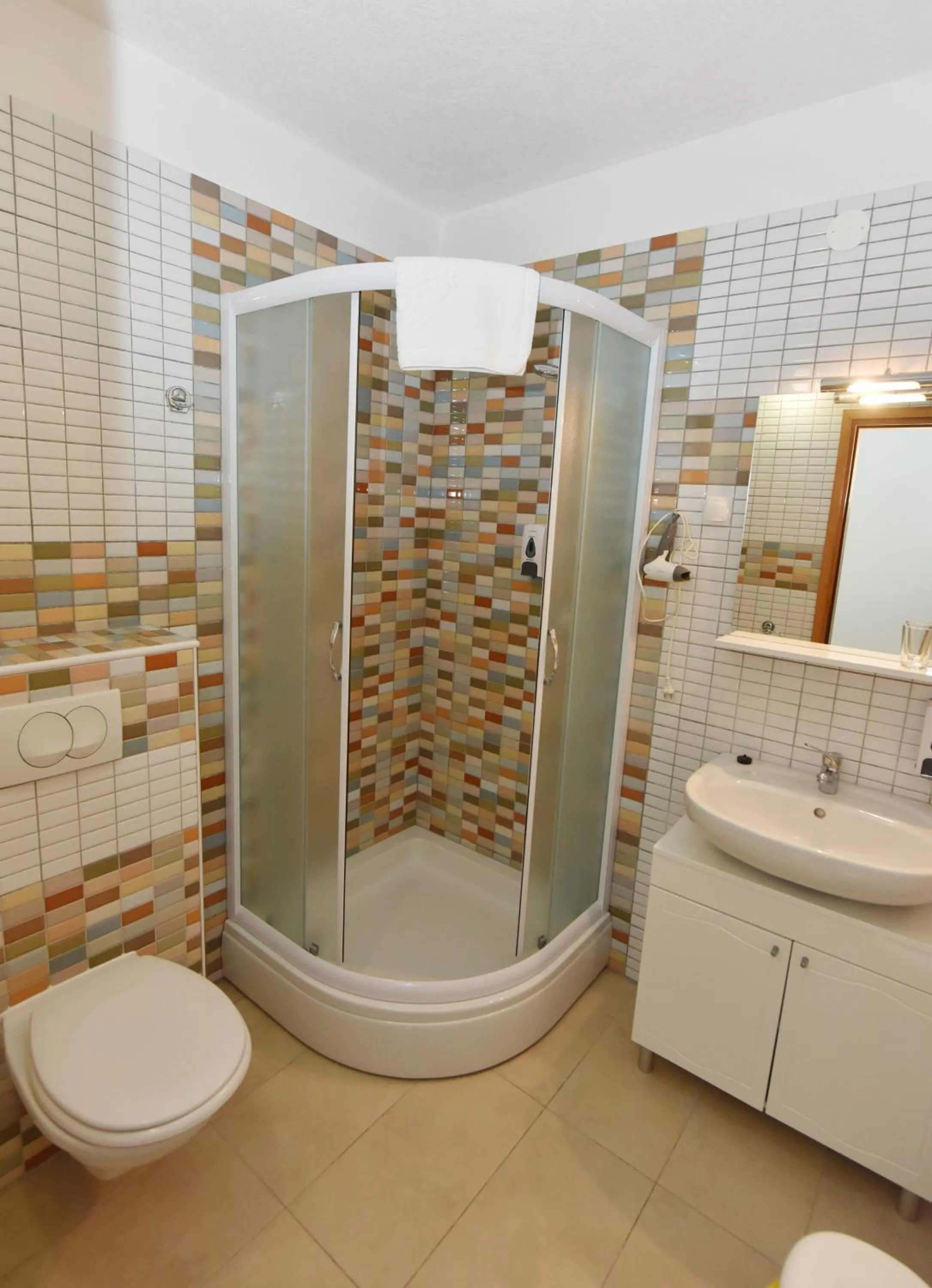 Shower in Pansion Karoca