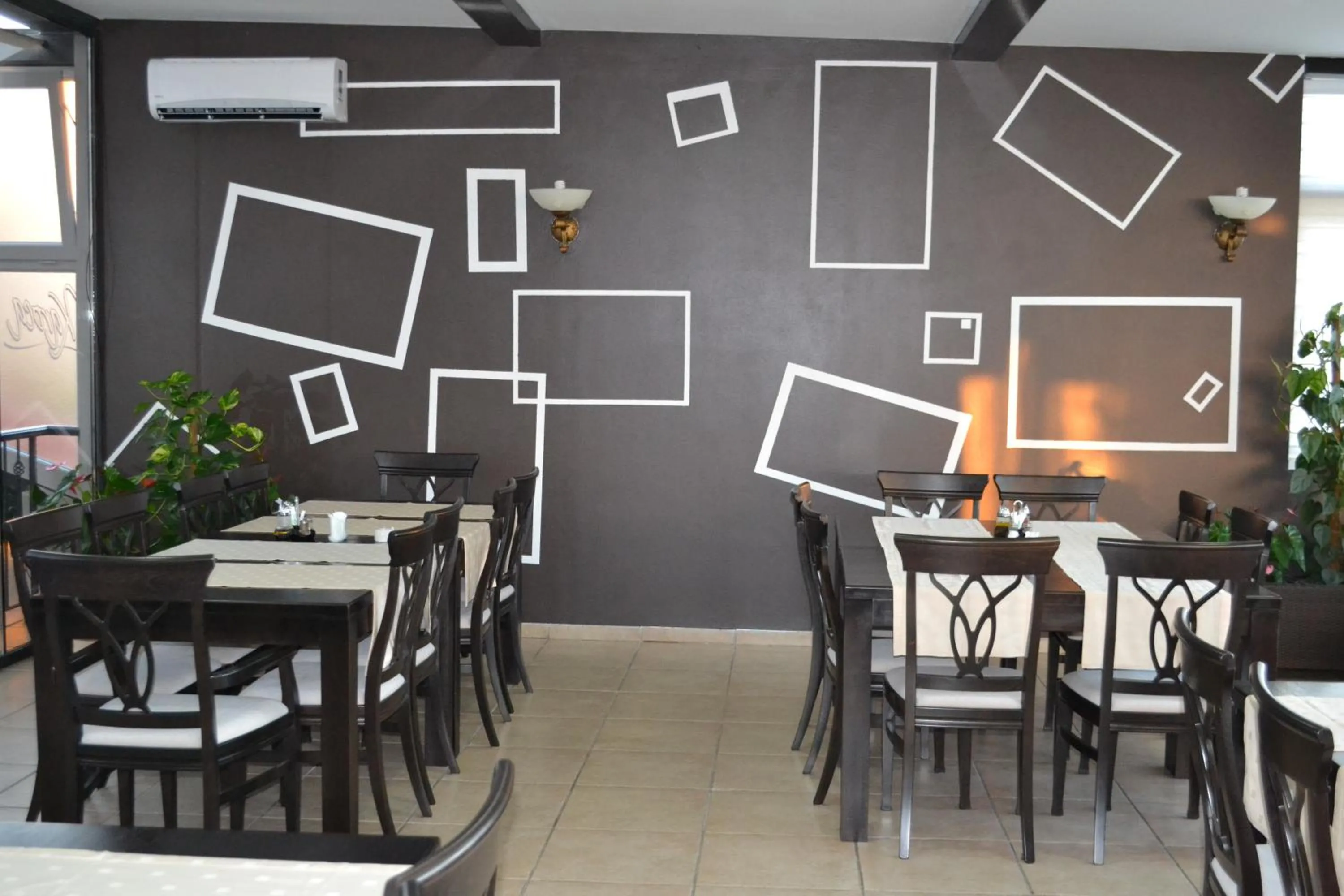 Restaurant/places to eat in Pansion Karoca