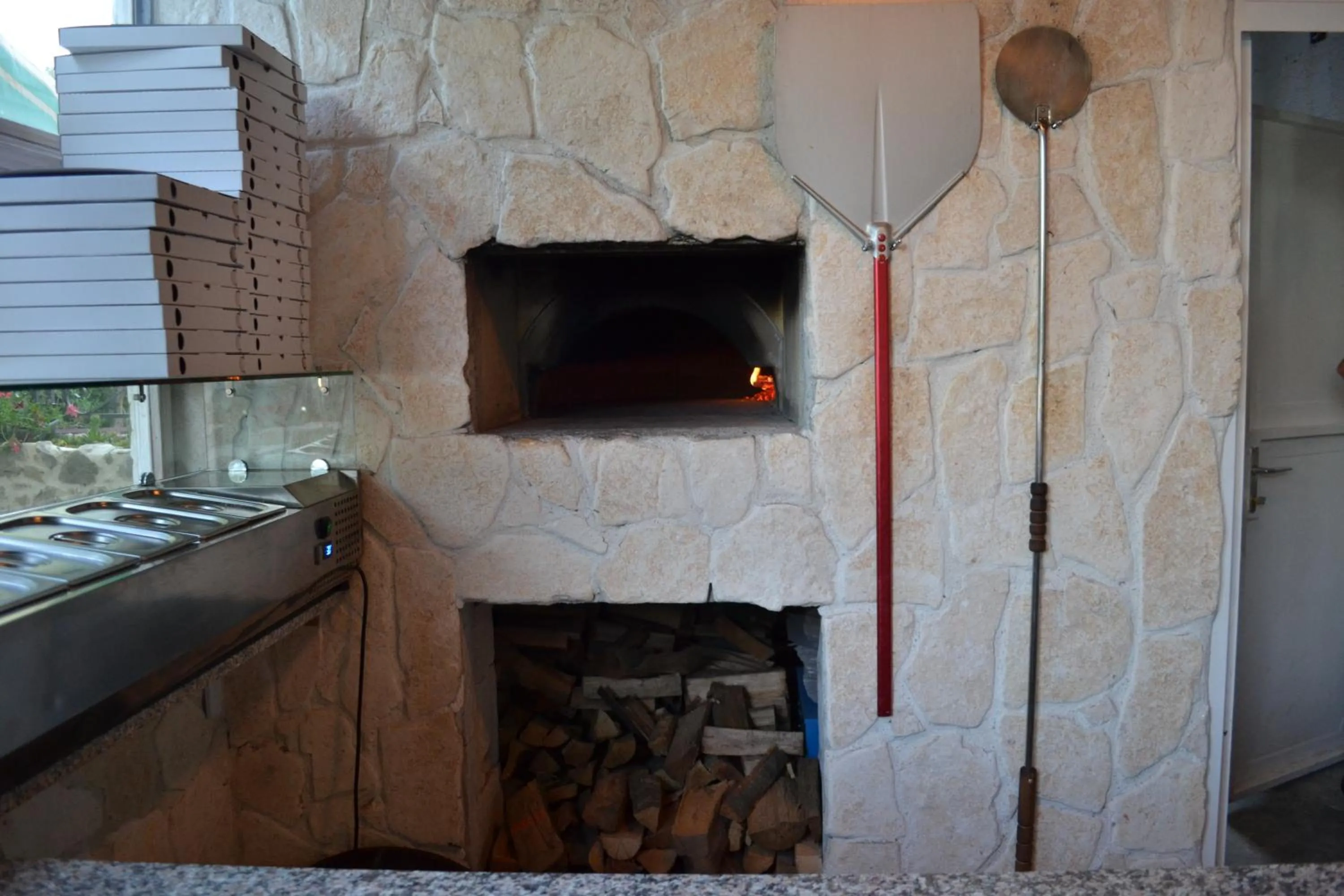 Restaurant/places to eat in Pansion Karoca