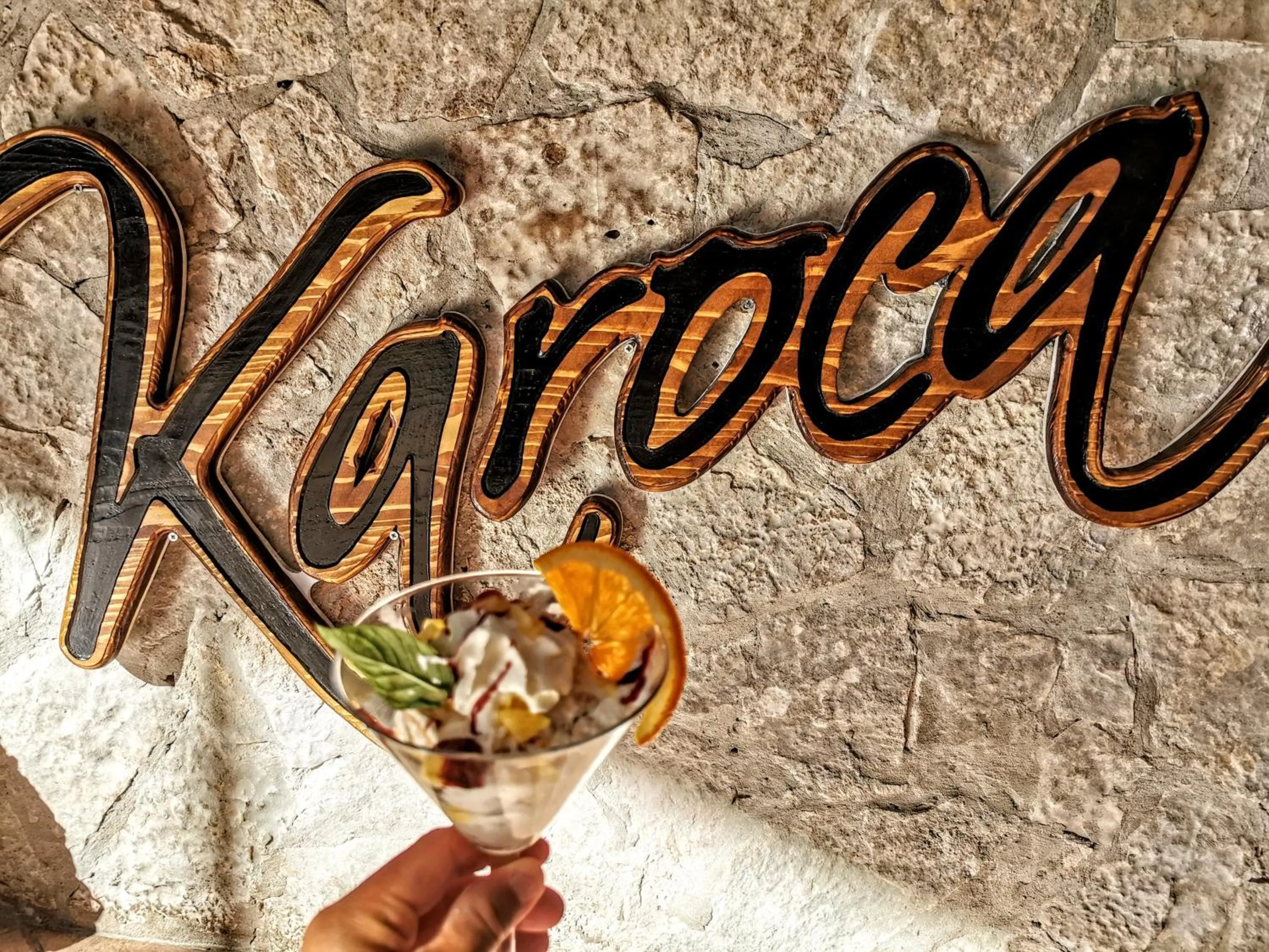 Restaurant/places to eat in Pansion Karoca