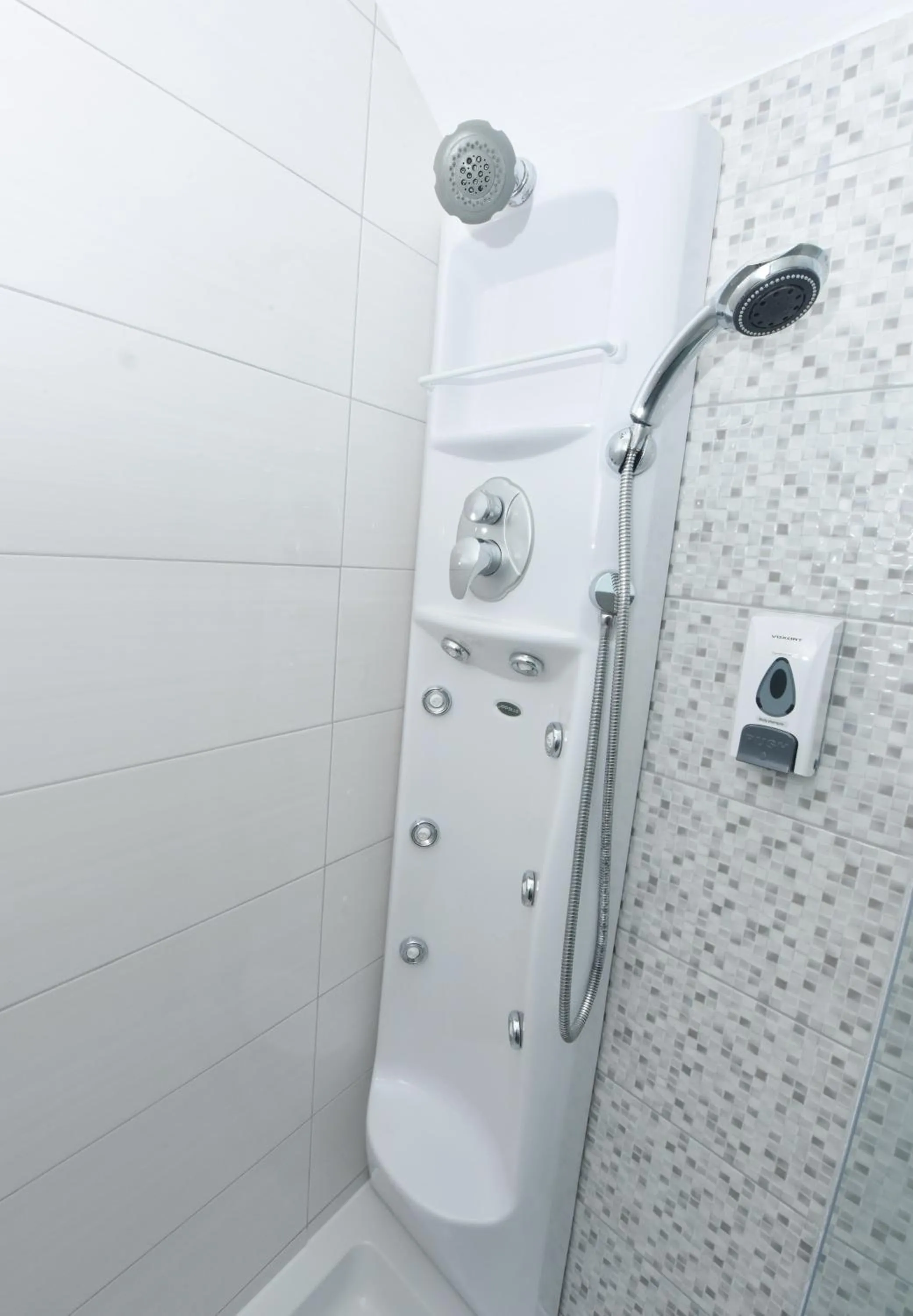 Shower in Pansion Karoca