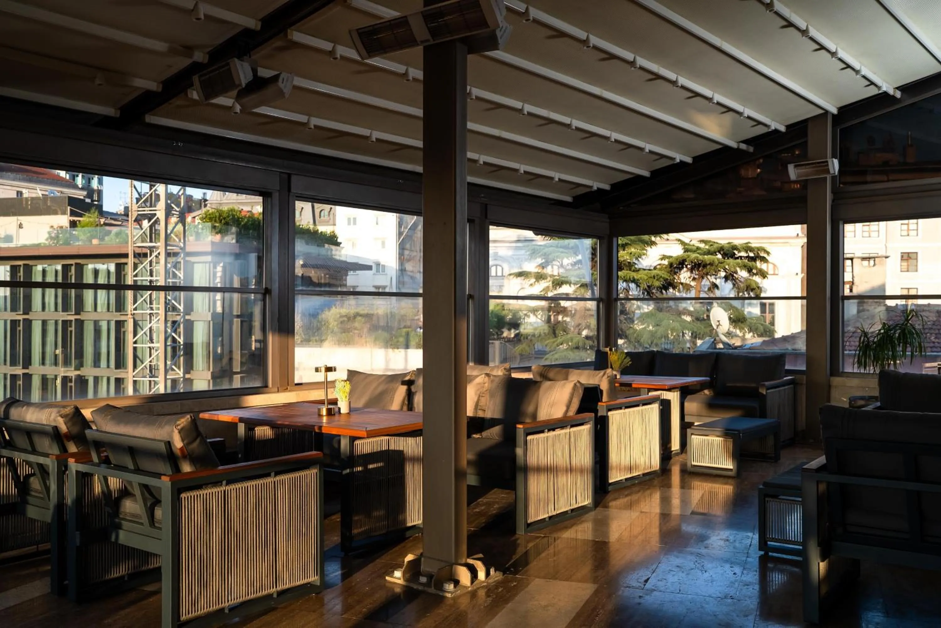 Lounge or bar in Radisson Blu Hotel Istanbul Pera