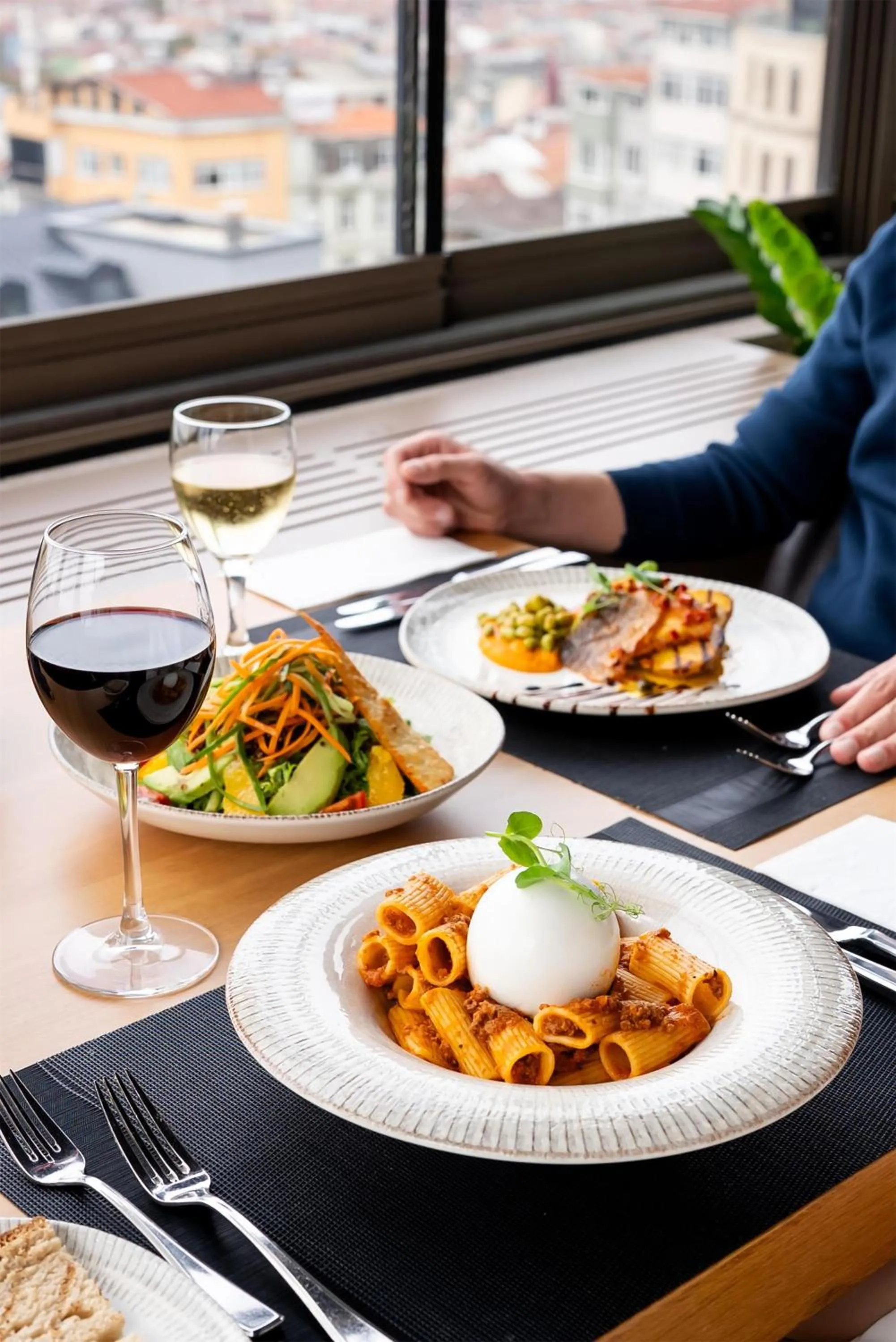 Food and drinks in Radisson Blu Hotel Istanbul Pera