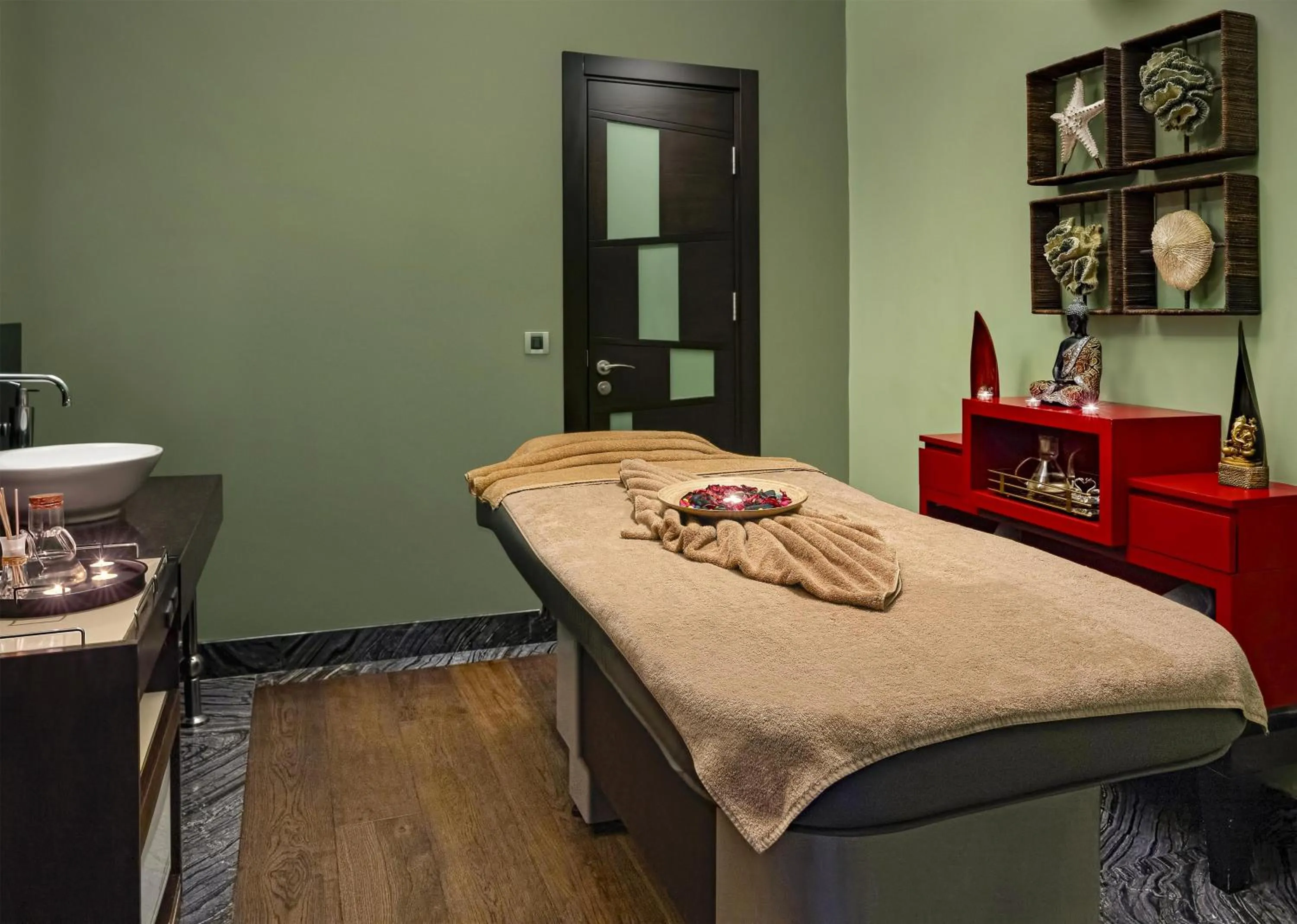 Spa and wellness centre/facilities, Bed in Radisson Blu Hotel Istanbul Pera