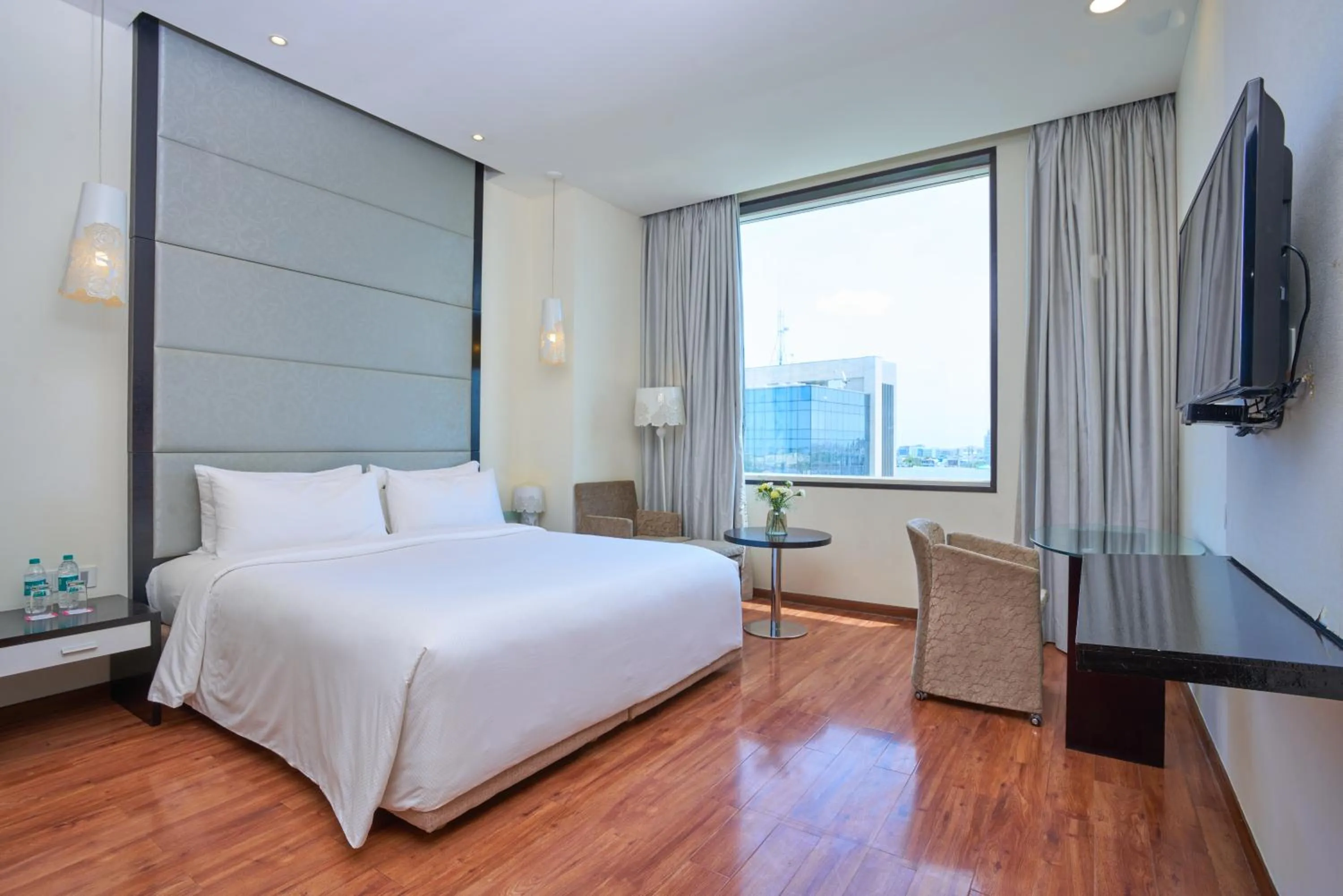 View (from property/room), Bed in E Hotel