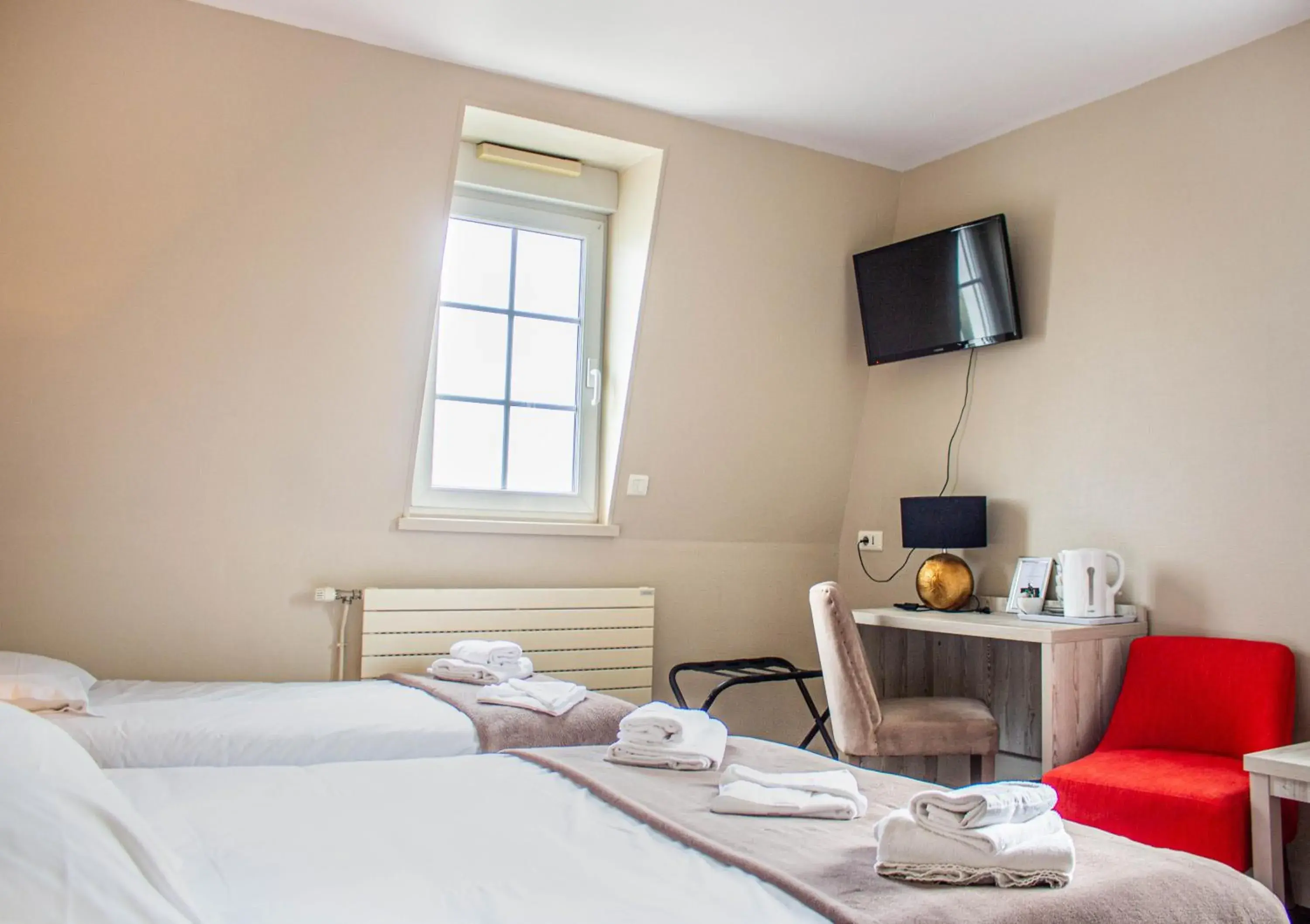 Standard Triple Room with Bay view in Hotel du Port et des Bains Standard Triple Room with Bay view in Hotel du Port et des Bains