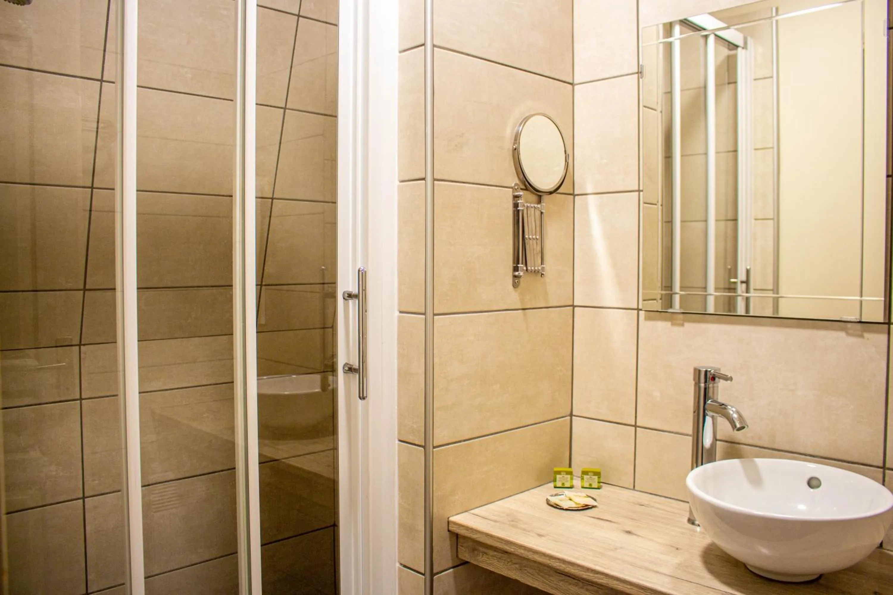 Bathroom in Hotel du Port et des Bains