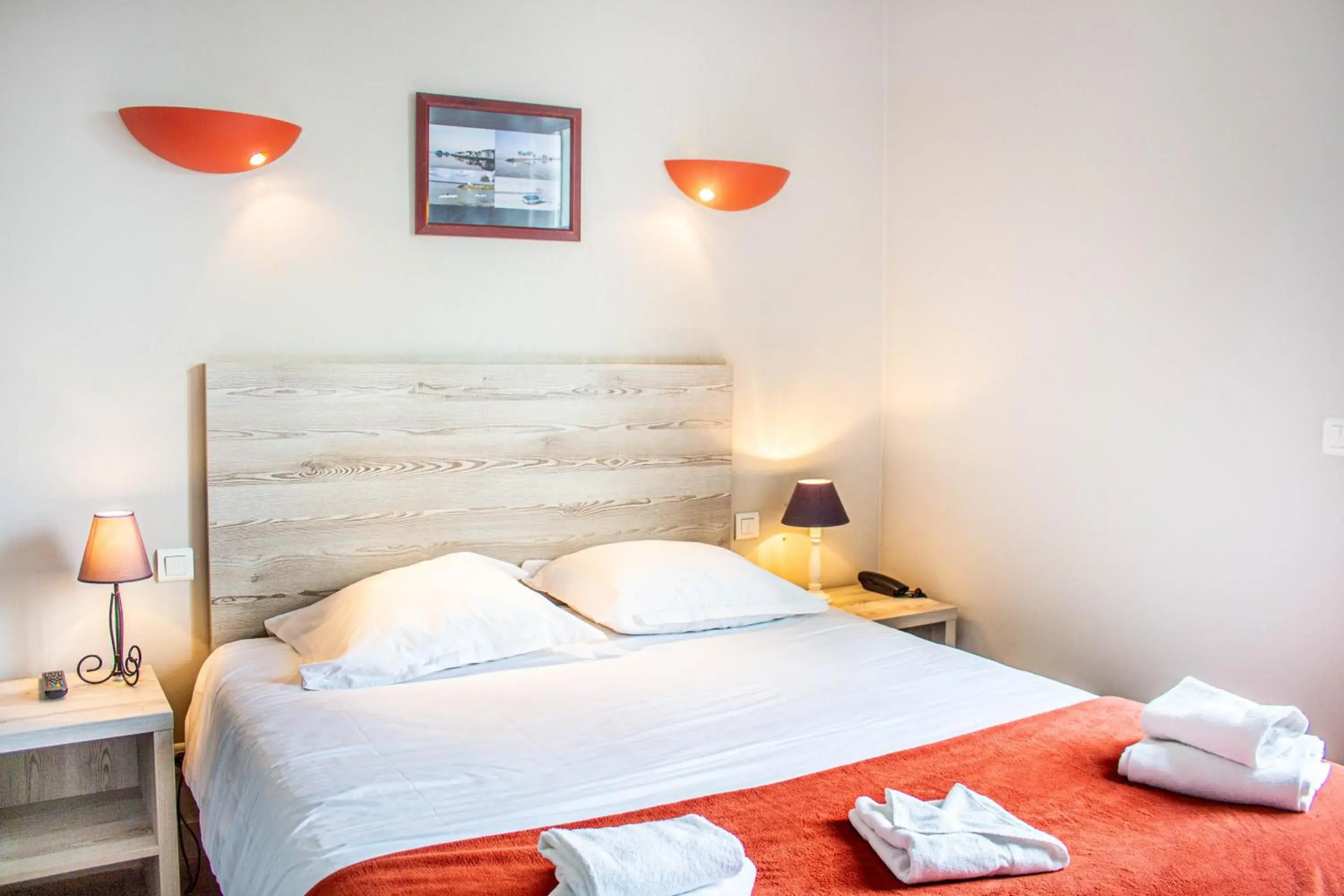 Classic Double Room with Bay view - single occupancy in Hotel du Port et des Bains Classic Double Room with Bay view - single occupancy in Hotel du Port et des Bains