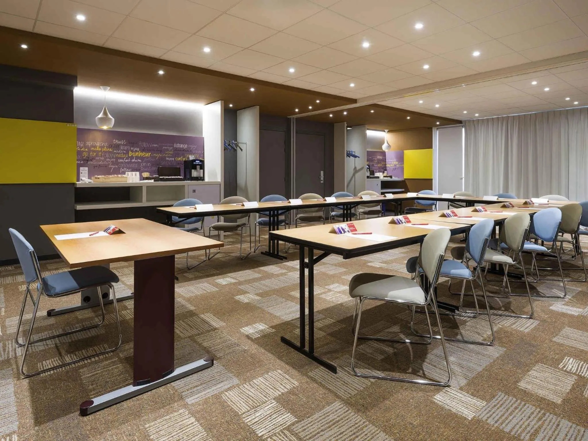 Meeting/conference room in ibis Deauville Centre