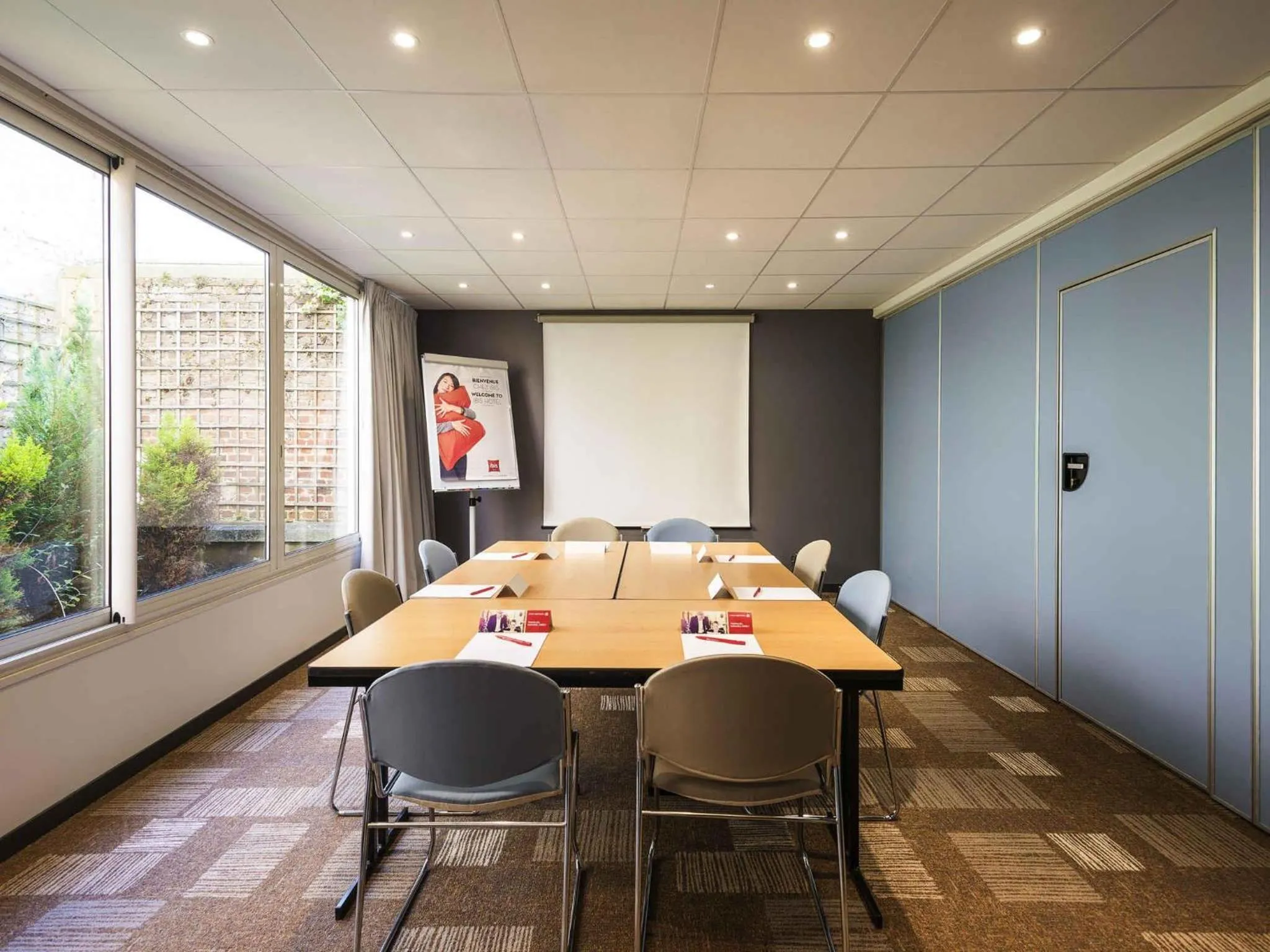 Meeting/conference room in ibis Deauville Centre