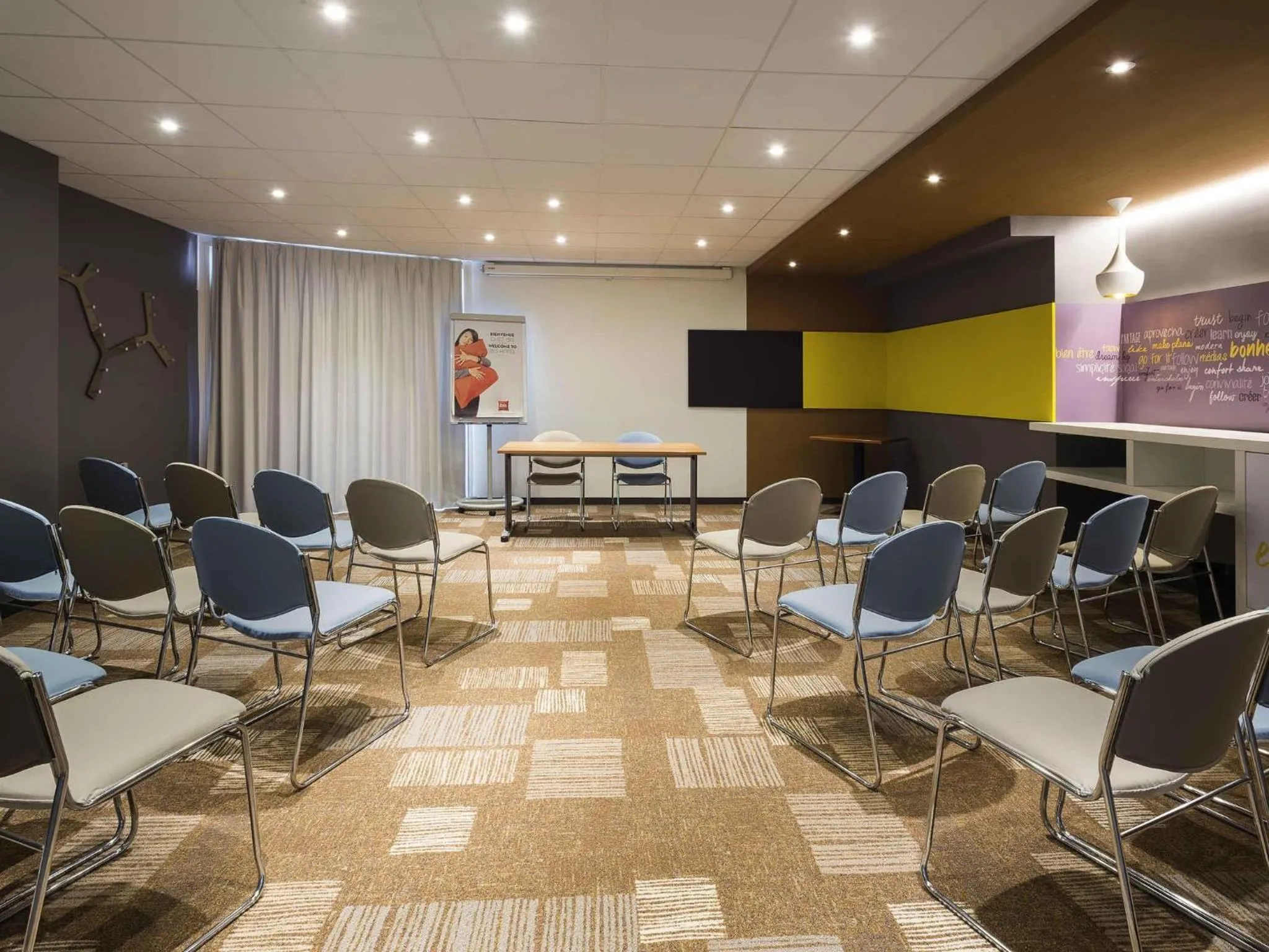 Meeting/conference room in ibis Deauville Centre