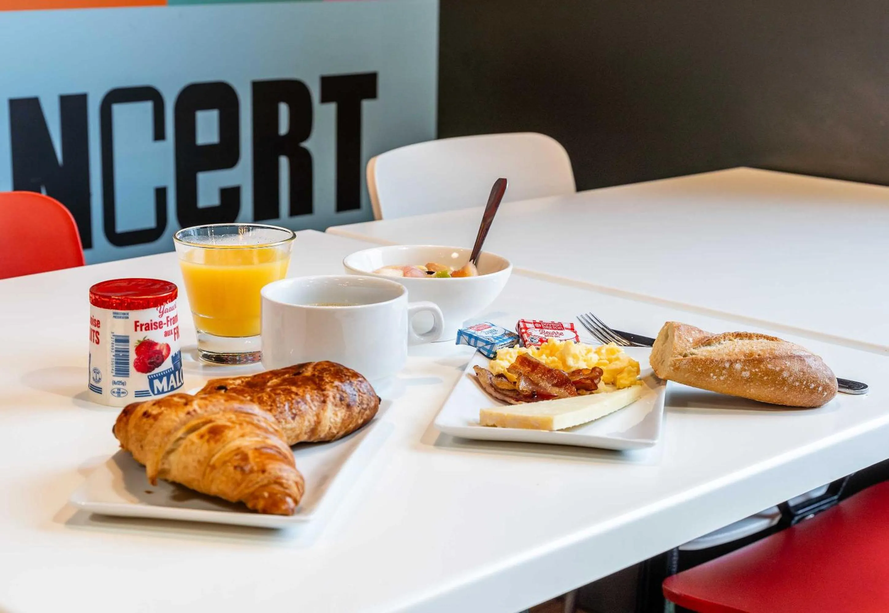 Breakfast in B&B HOTEL Thionville Yutz Route du Luxembourg