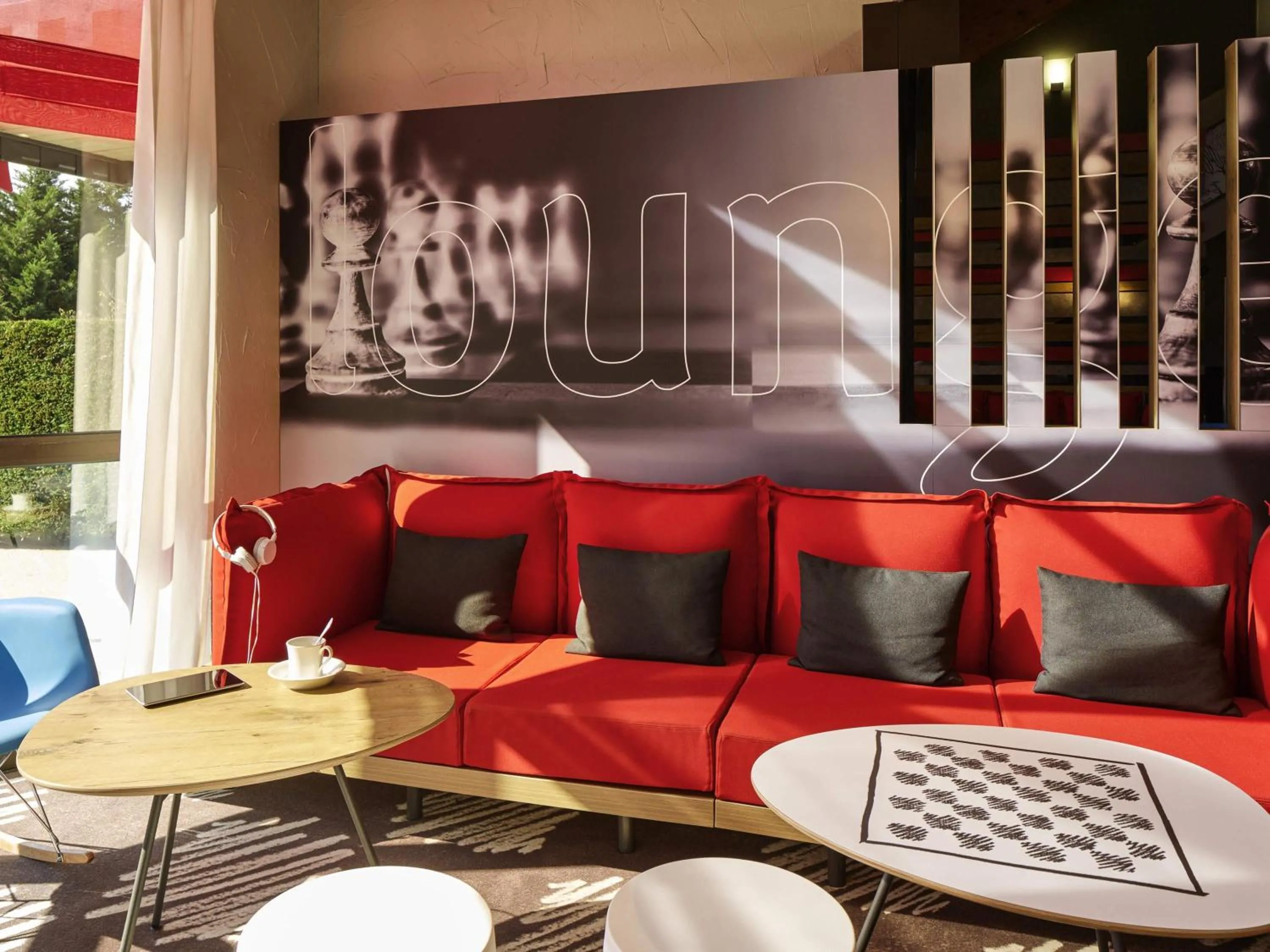 Lounge or bar in ibis Saint-Nazaire - Trignac