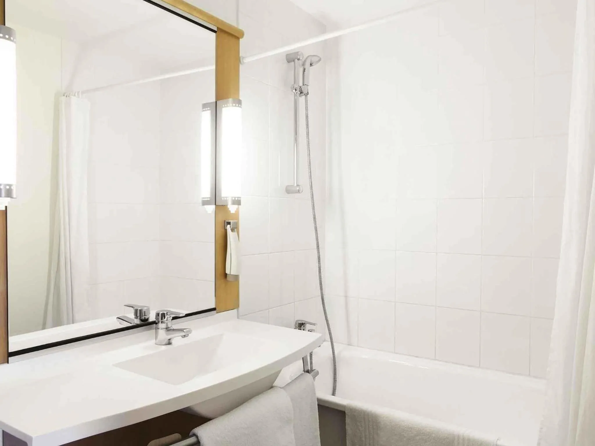 Bedroom in ibis Saint-Nazaire - Trignac