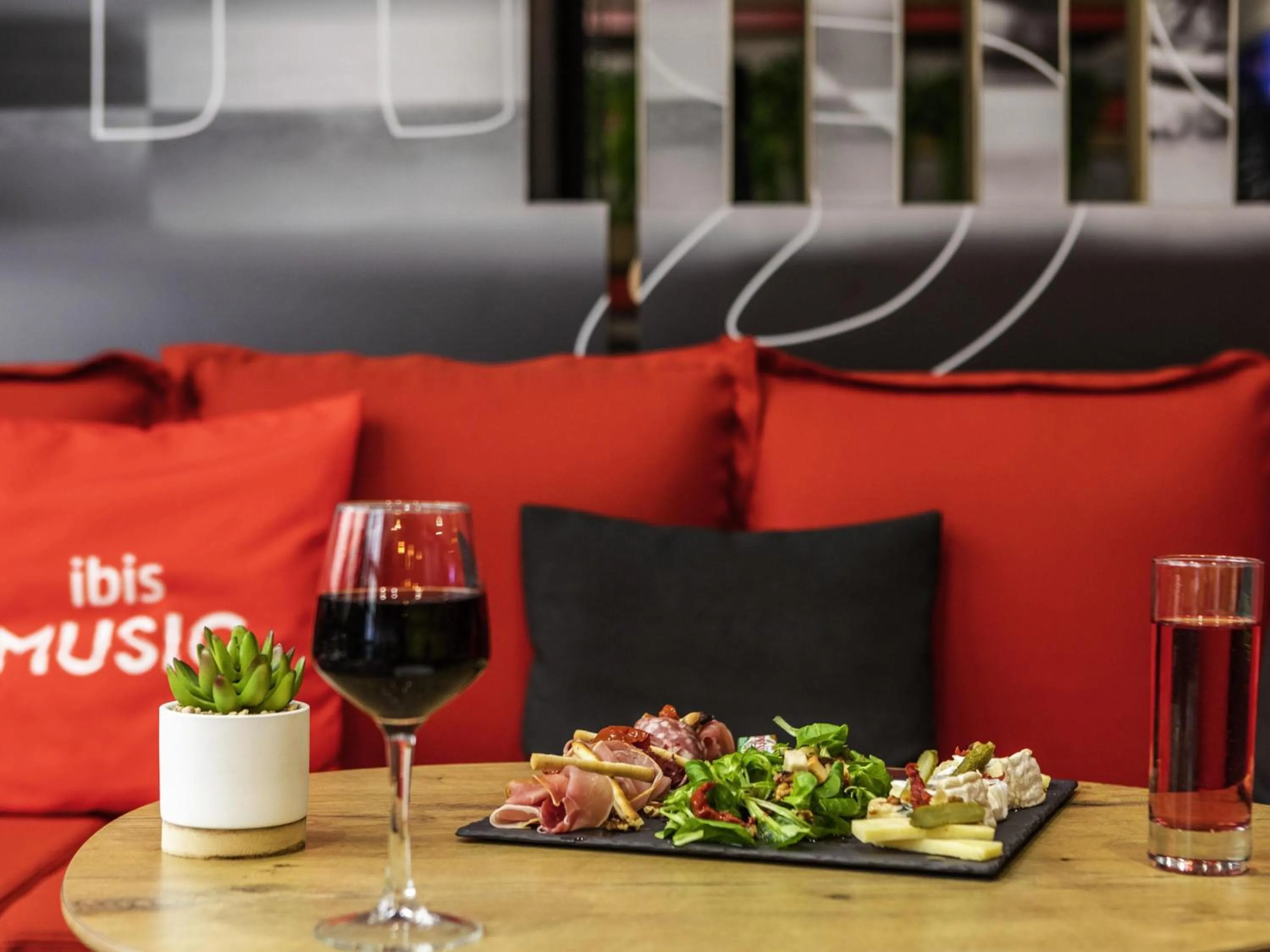 Restaurant/places to eat in ibis Saint-Nazaire - Trignac