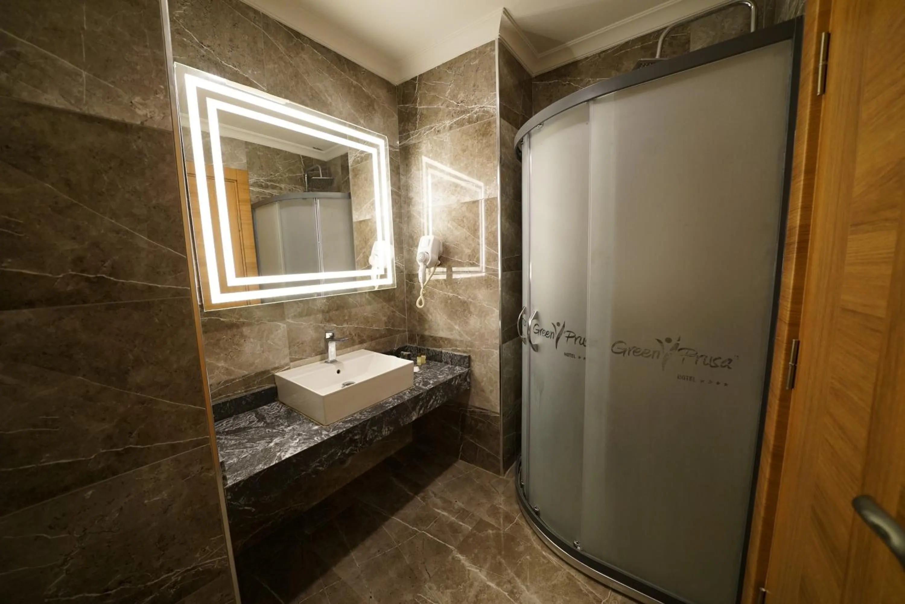 Shower in Green Prusa Hotel