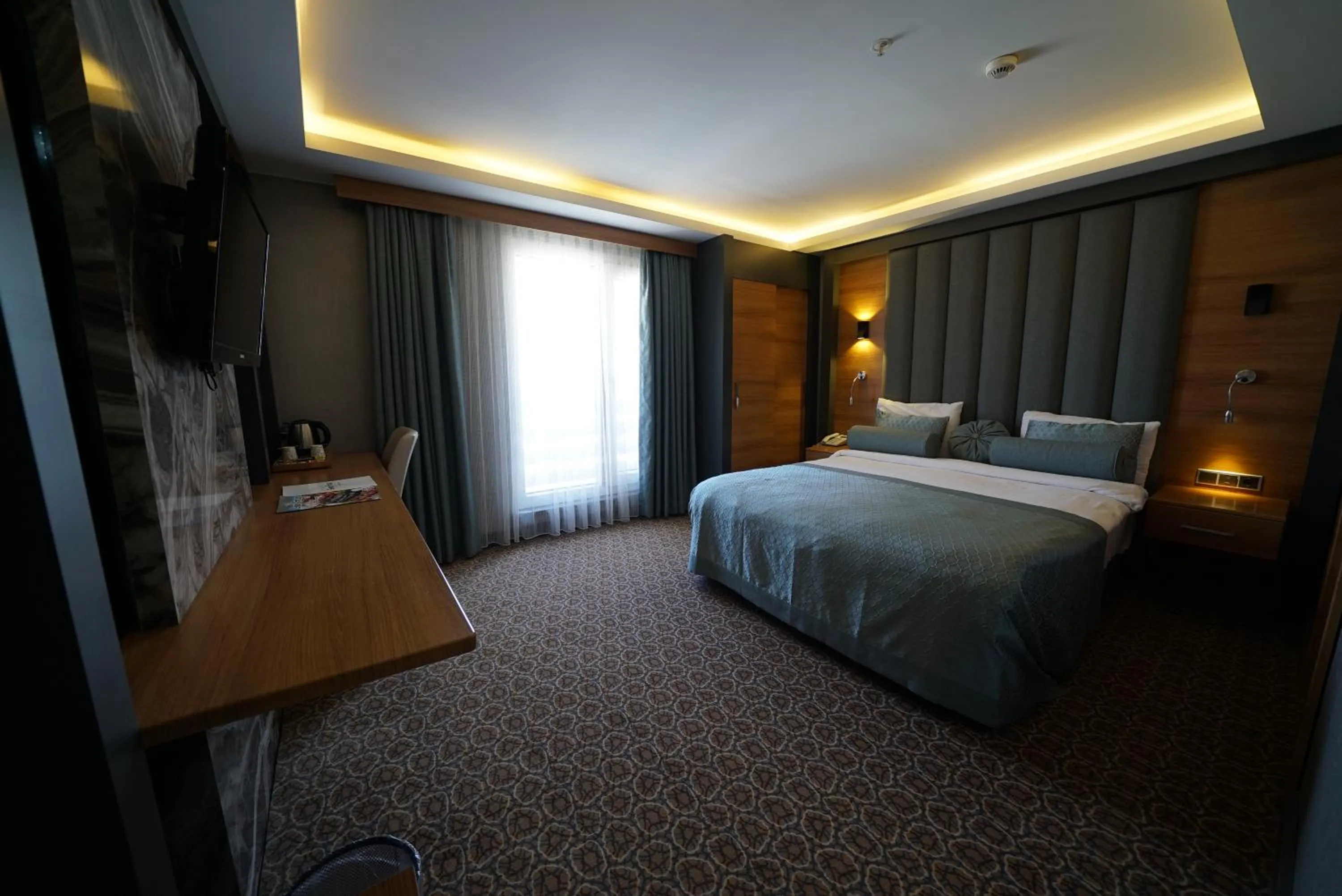 Bathroom, Bed in Green Prusa Hotel