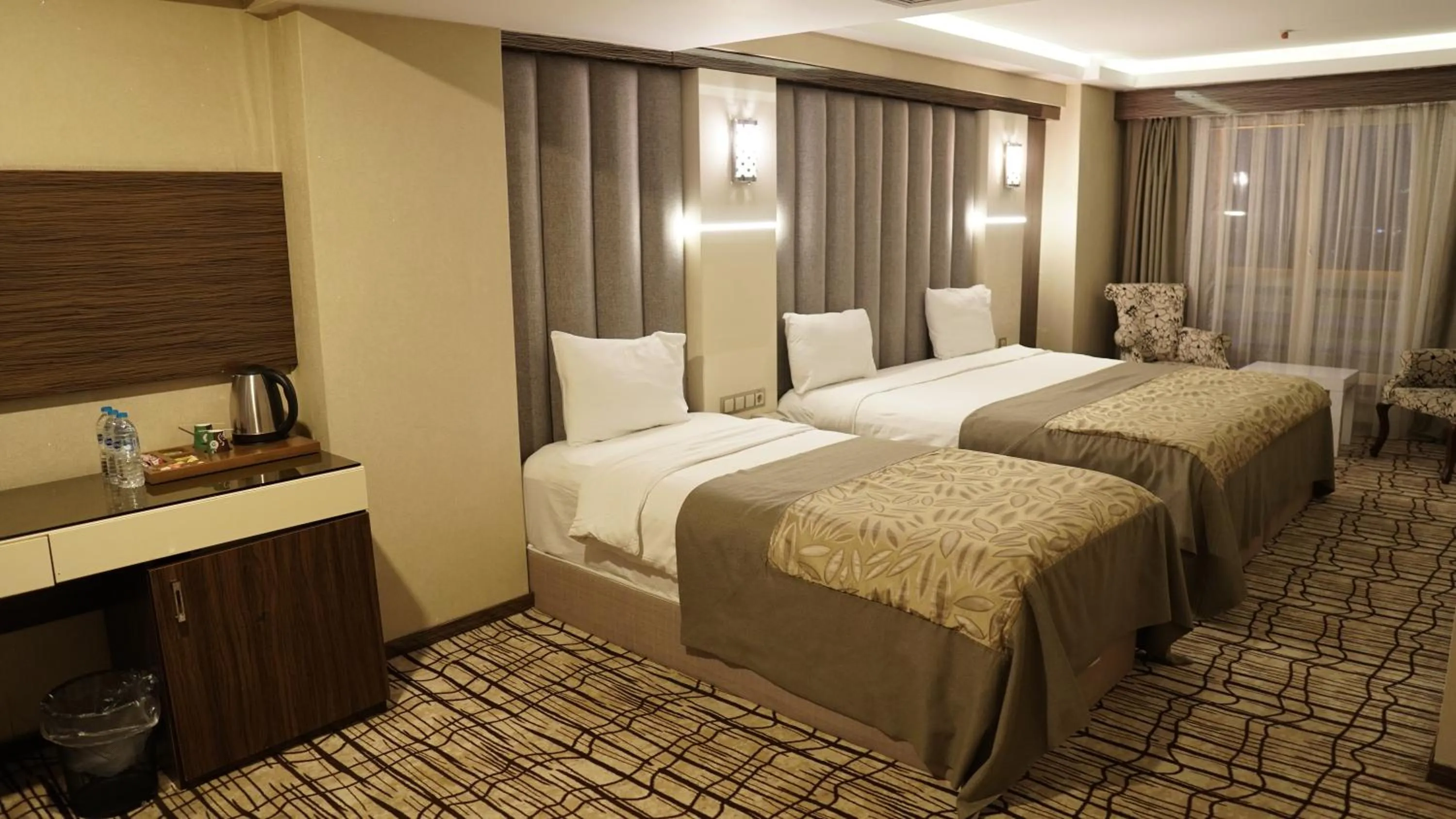 Photo of the whole room, Bed in Green Prusa Hotel