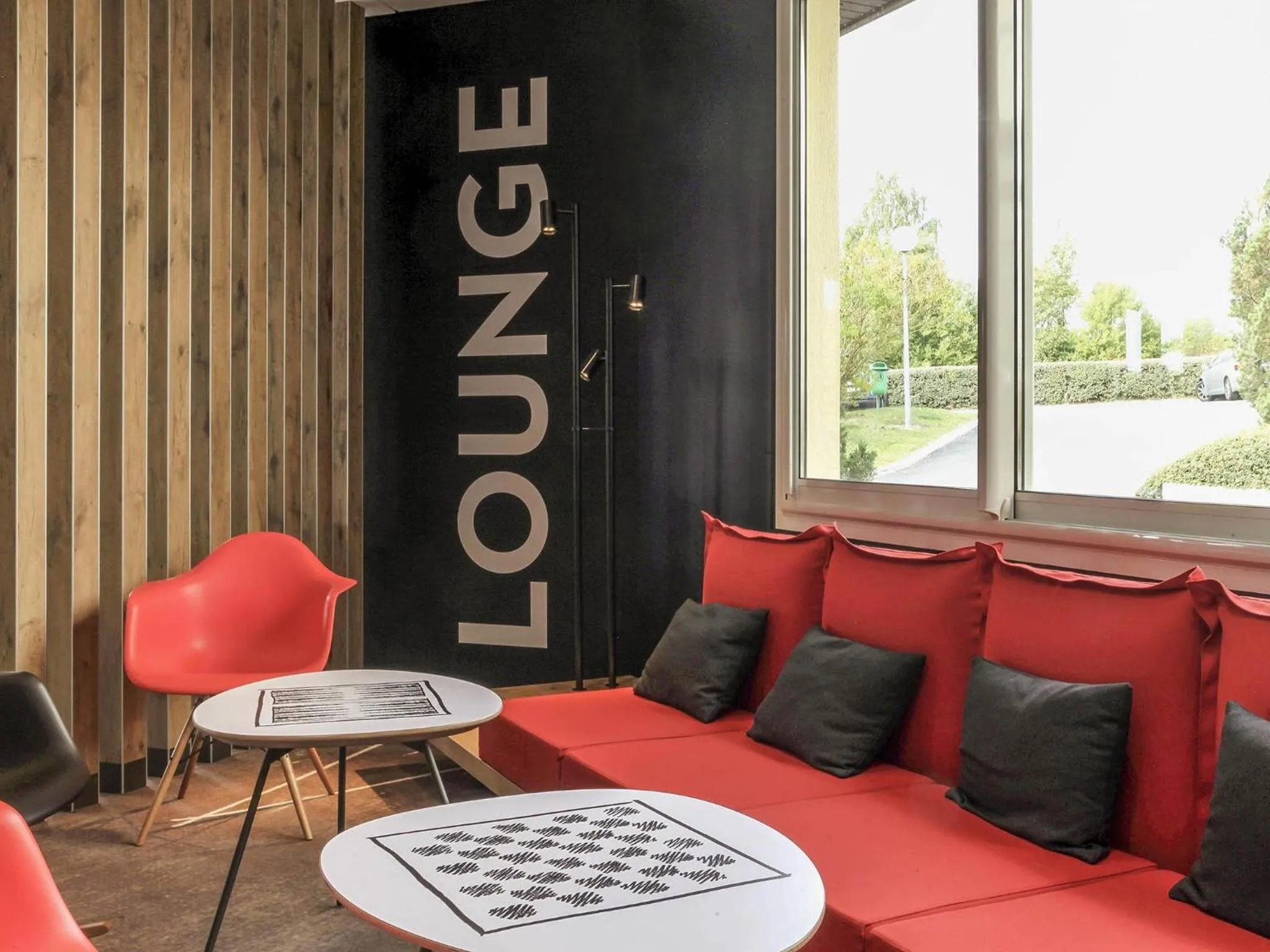 Lounge or bar in ibis Chalons en Champagne