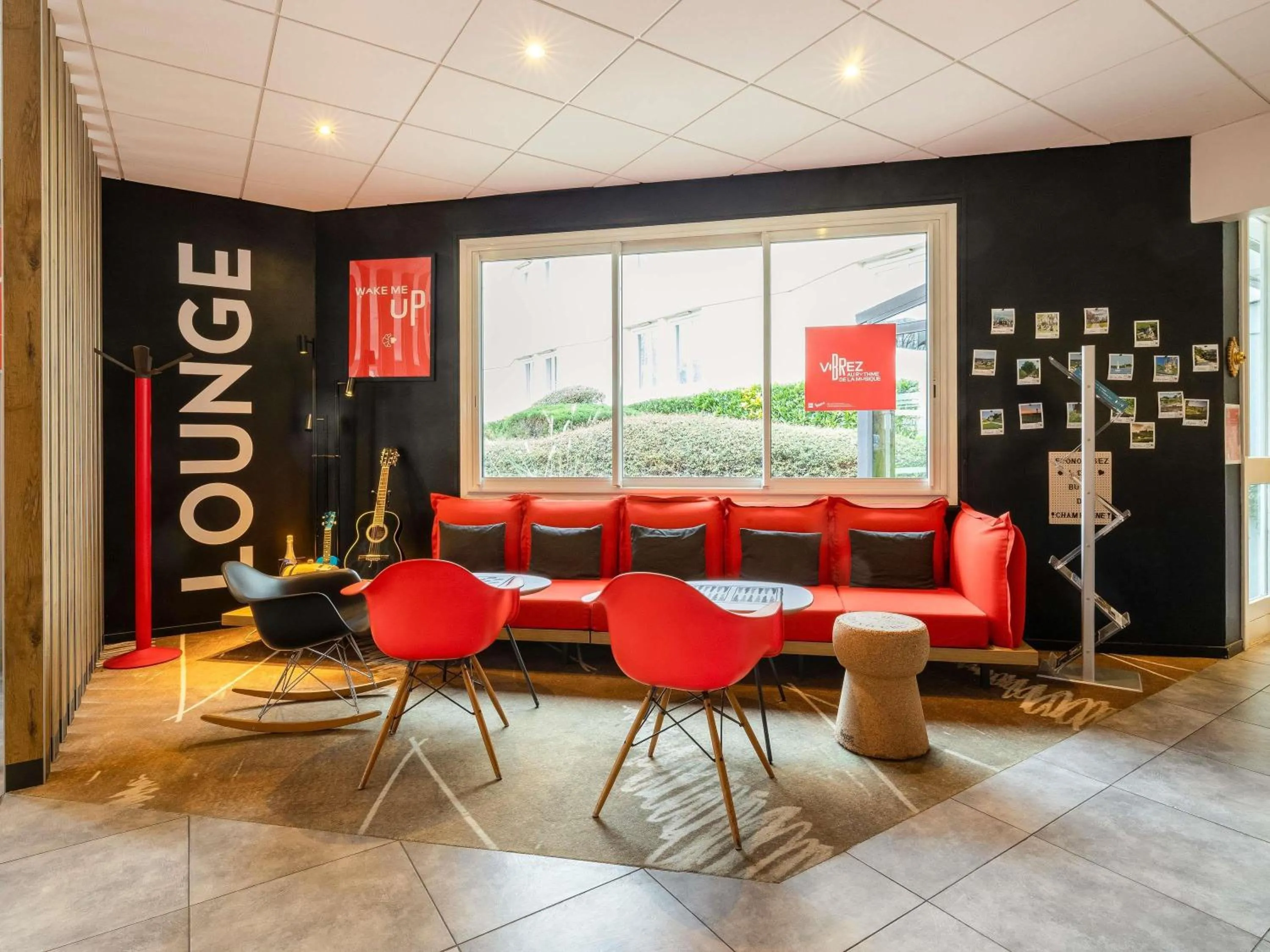 Lounge or bar in ibis Chalons en Champagne