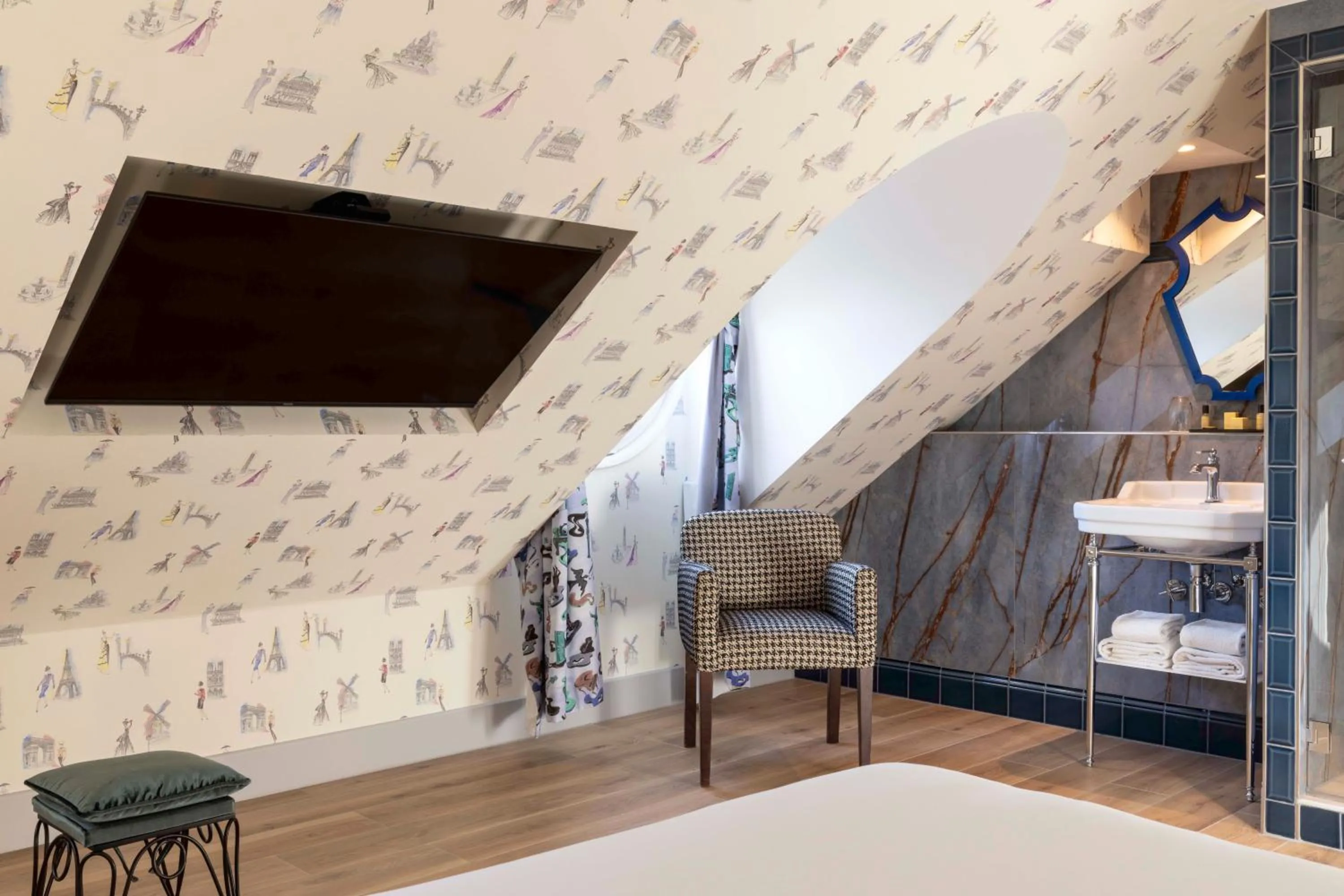 Bedroom, Bed in Hôtel Le Magnifique Ex Hôtel Le M