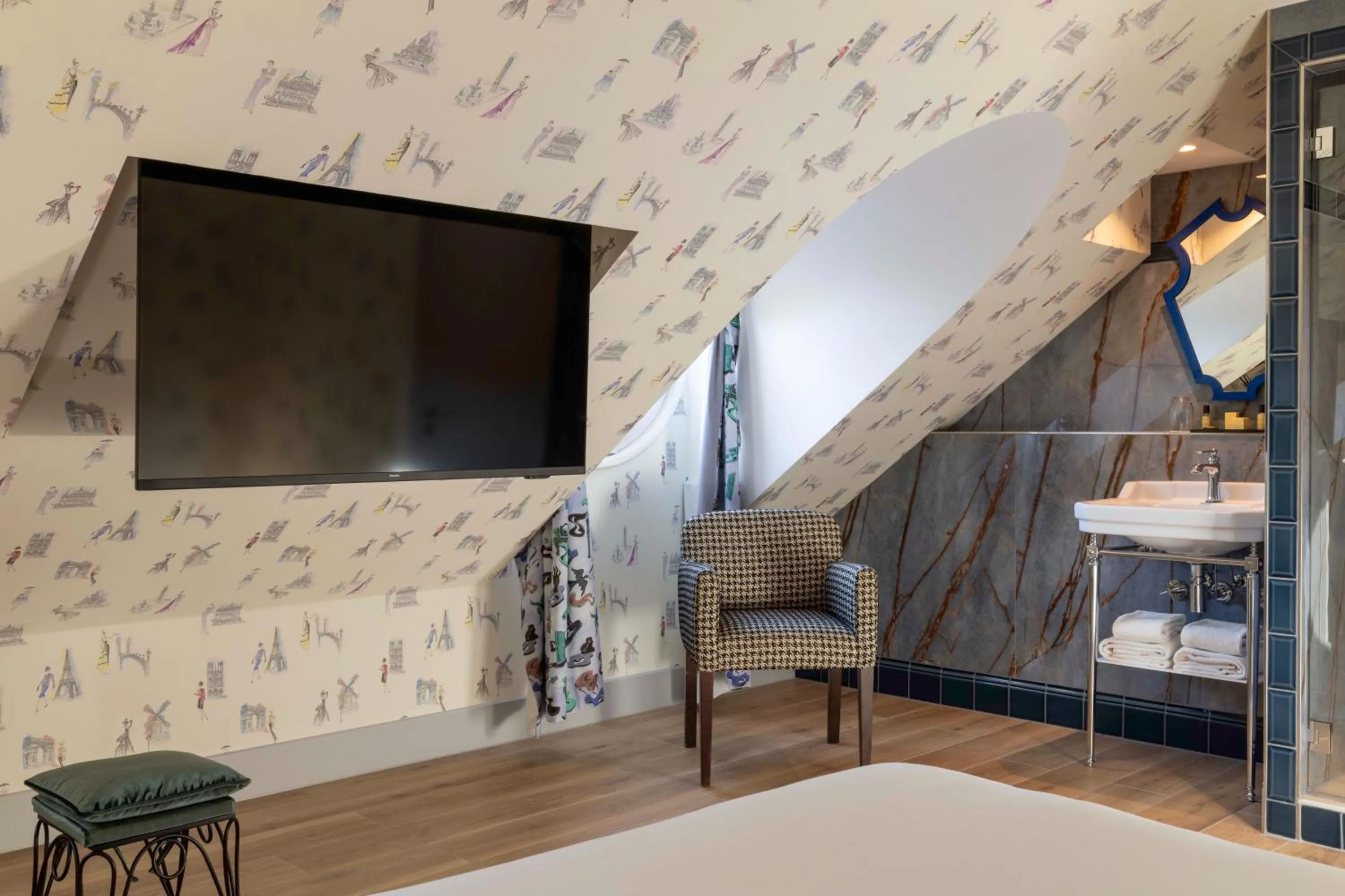 Bedroom, Bed in Hôtel Le Magnifique Ex Hôtel Le M