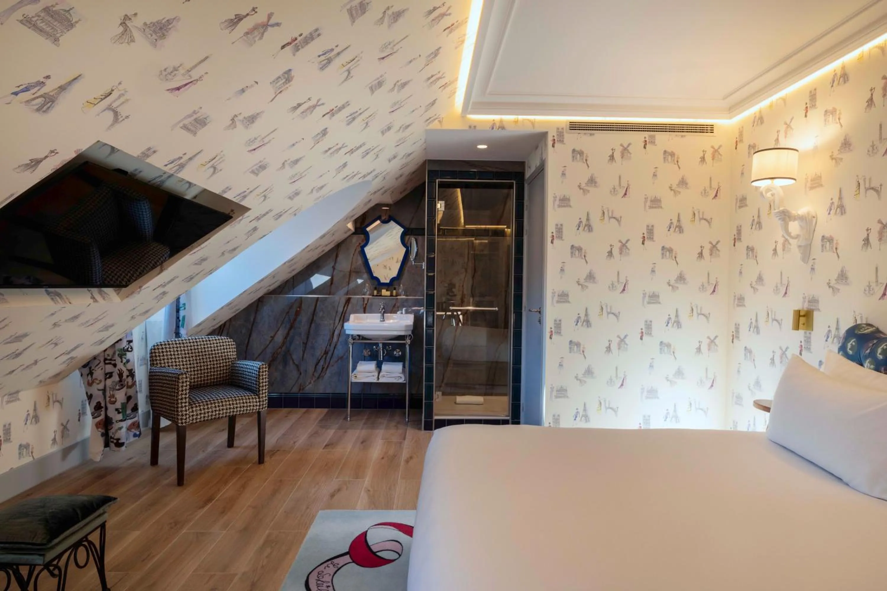 Bedroom, Bed in Hôtel Le Magnifique Ex Hôtel Le M