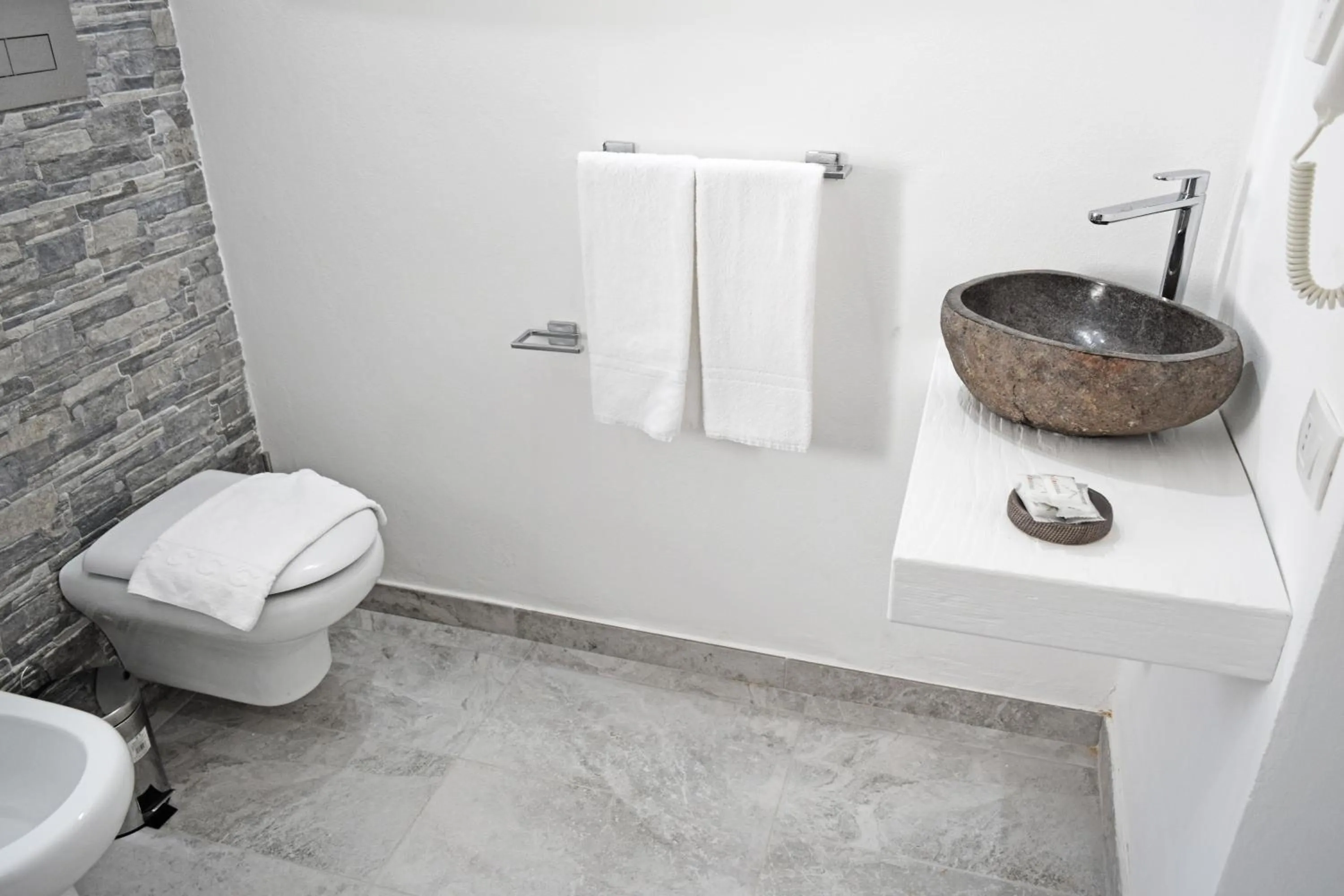 Shower in Antico Borgo dei Templi