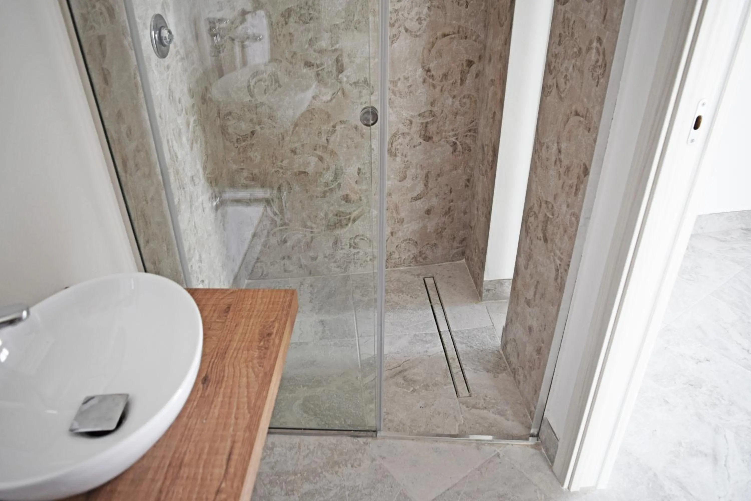 Shower in Antico Borgo dei Templi