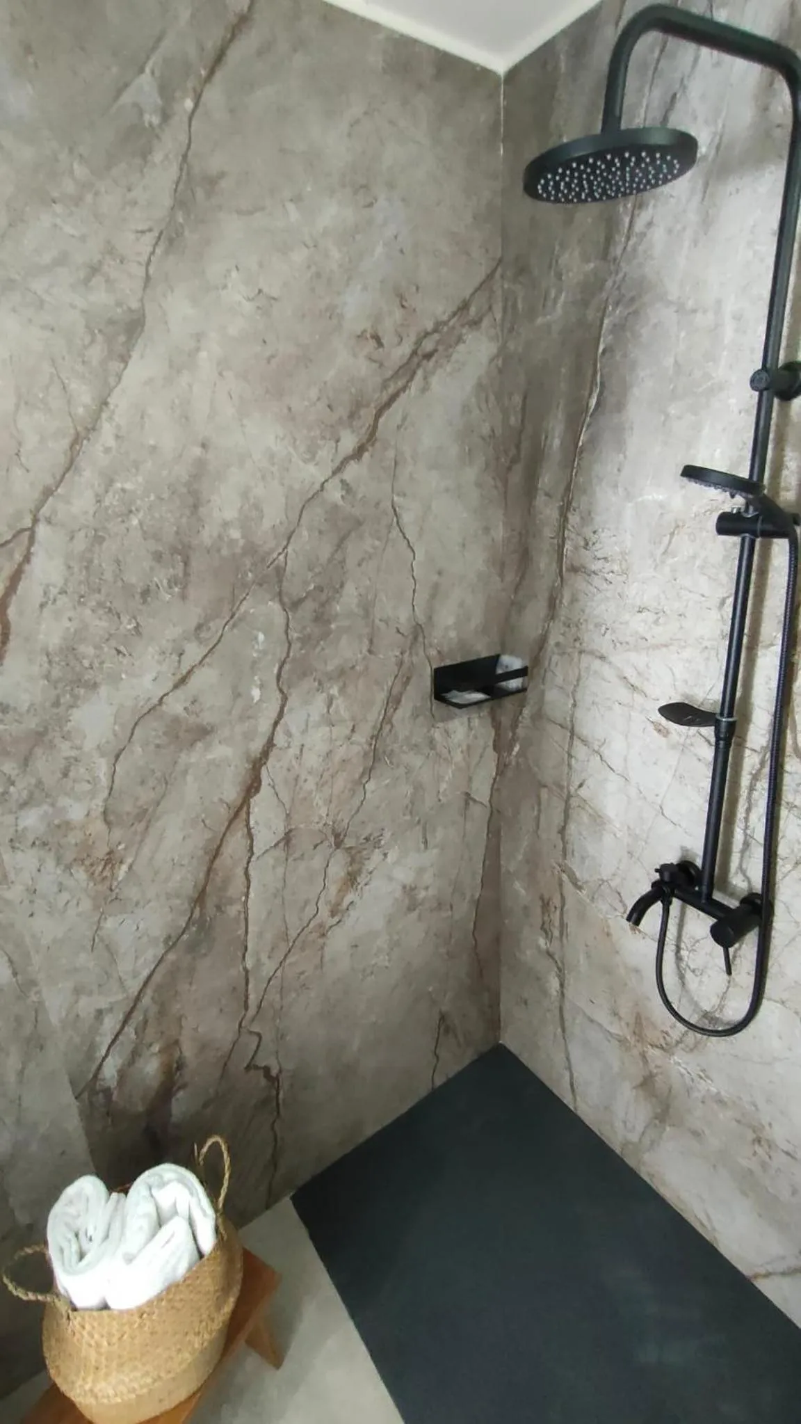 Shower in Antico Borgo dei Templi