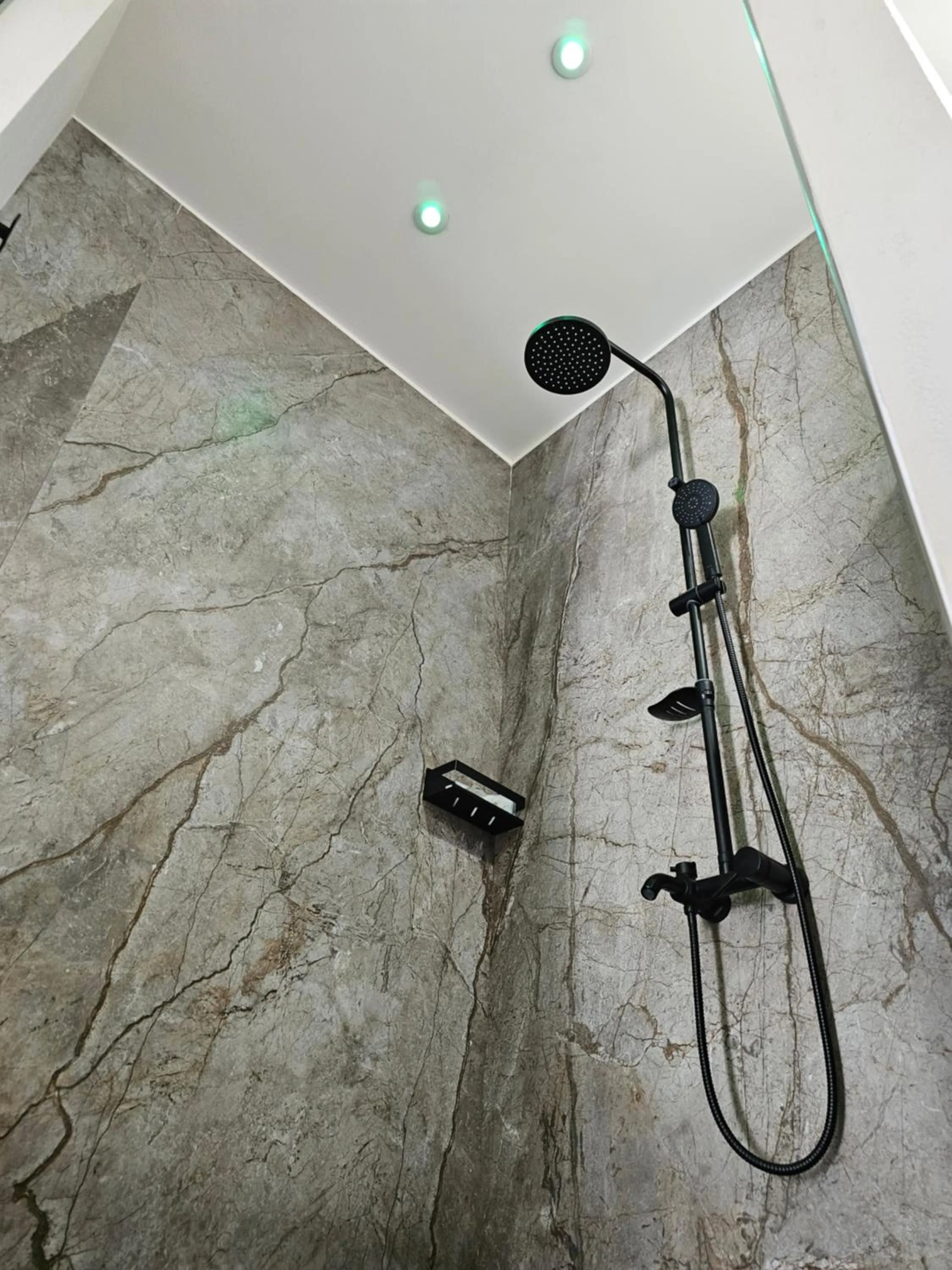 Shower in Antico Borgo dei Templi