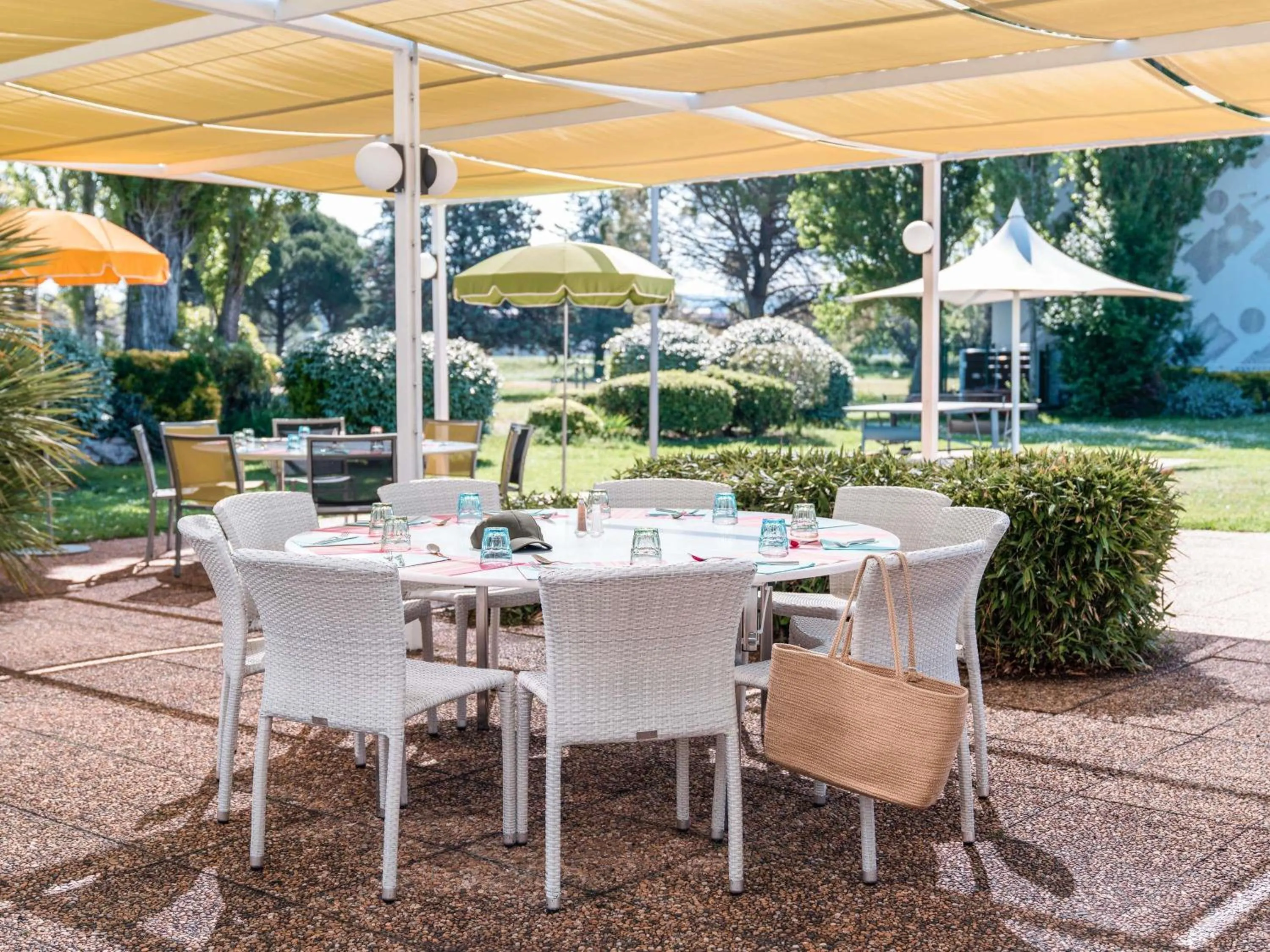 Restaurant/places to eat in ibis Styles Marseille Aéroport