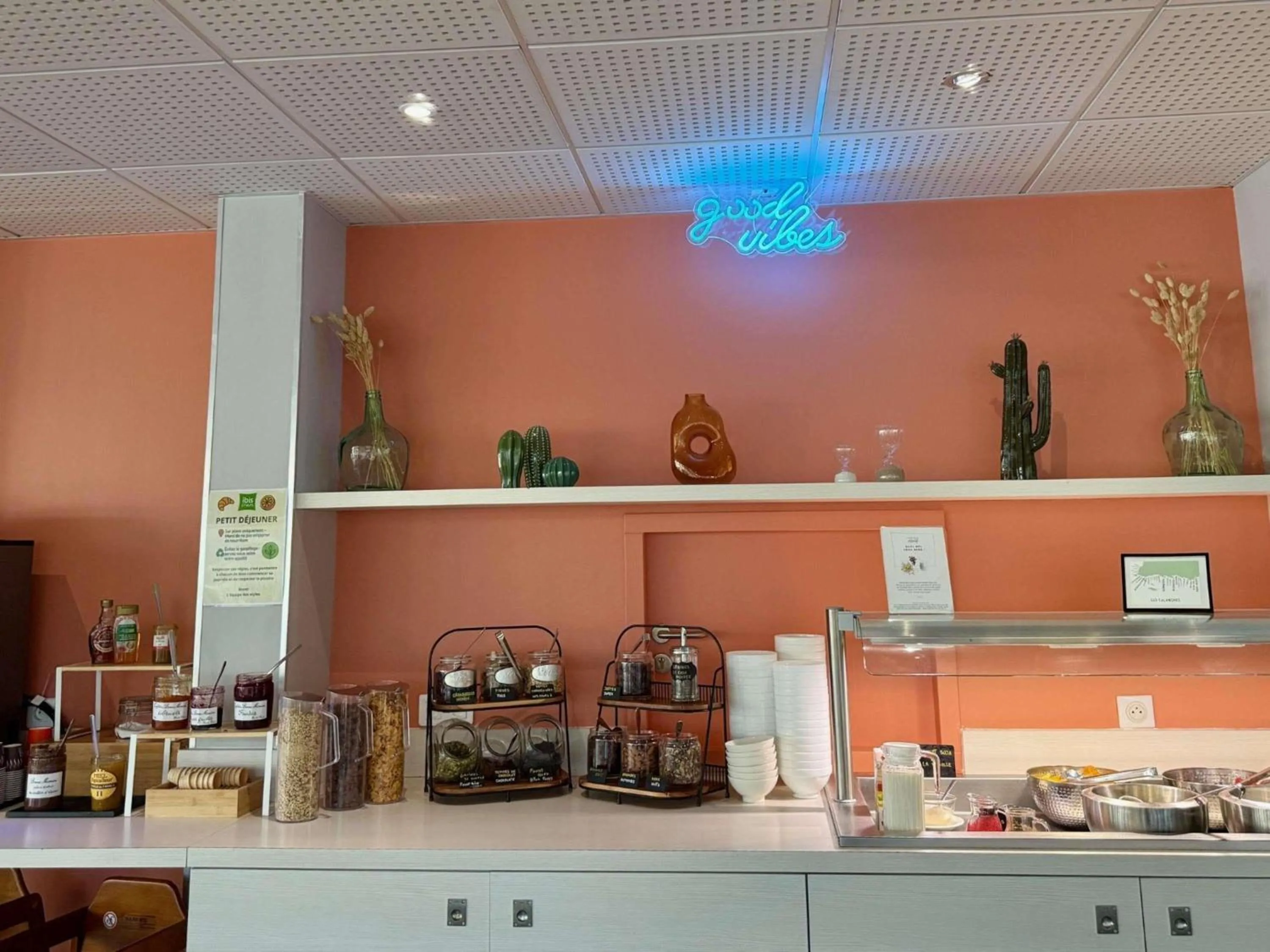 Breakfast in ibis Styles Marseille Aéroport