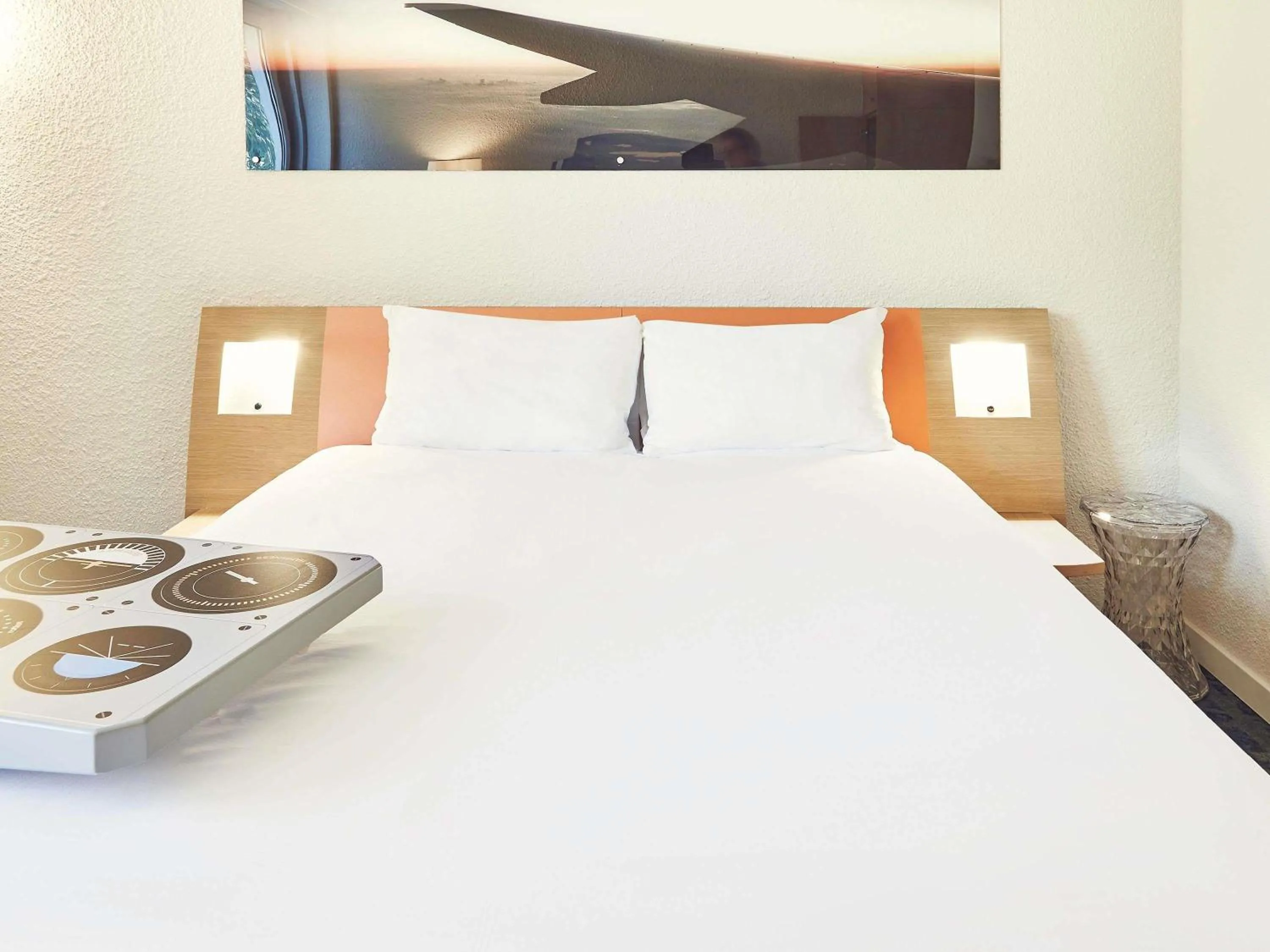 Bedroom, Bed in ibis Styles Marseille Aéroport