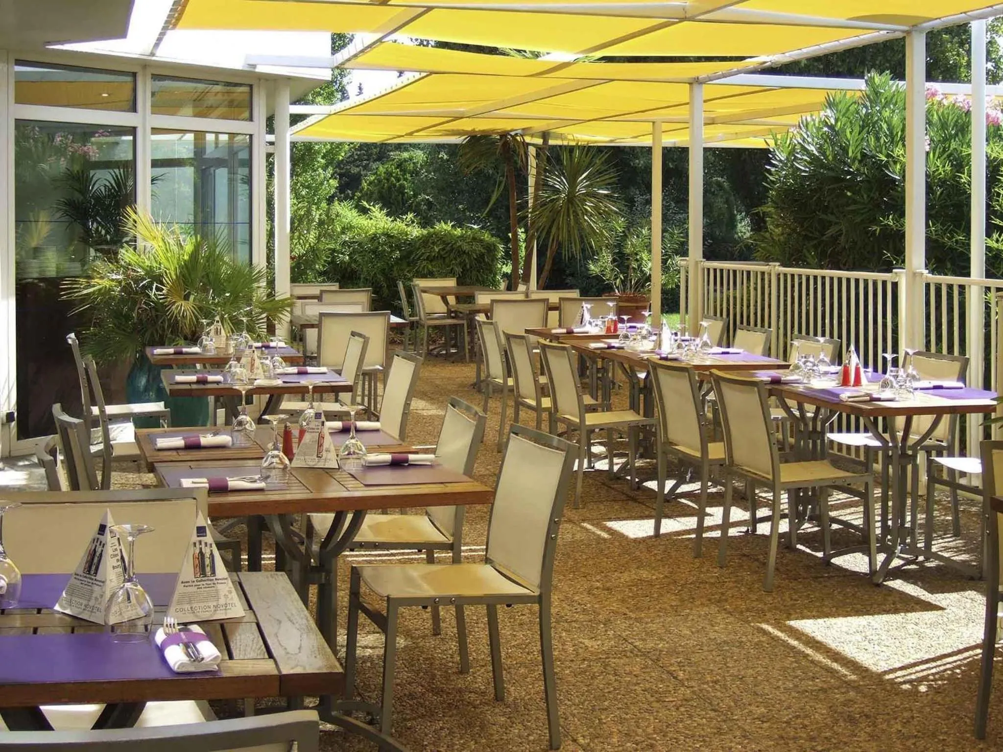 Lounge or bar in ibis Styles Marseille Aéroport