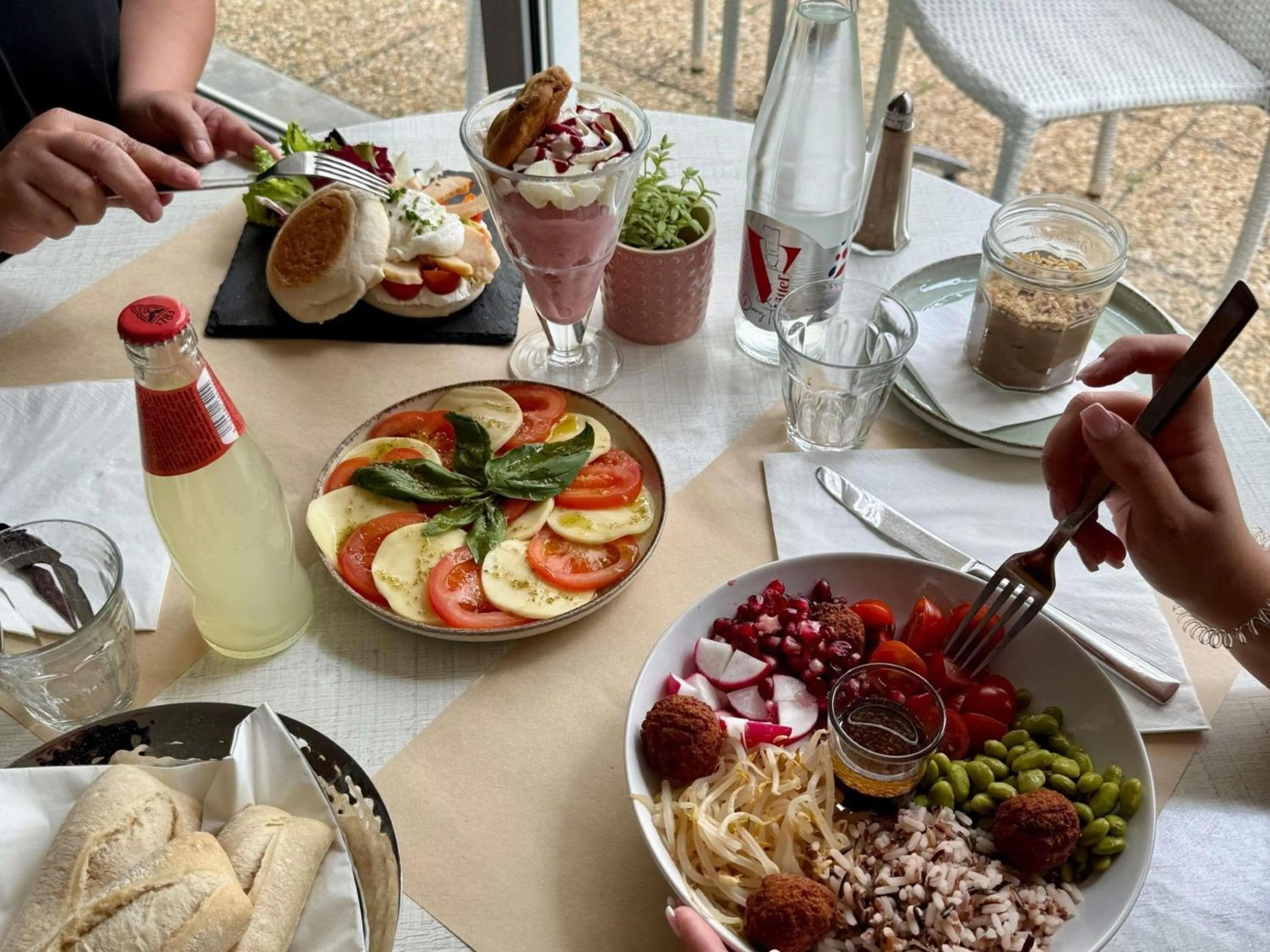 Restaurant/places to eat in ibis Styles Marseille Aéroport