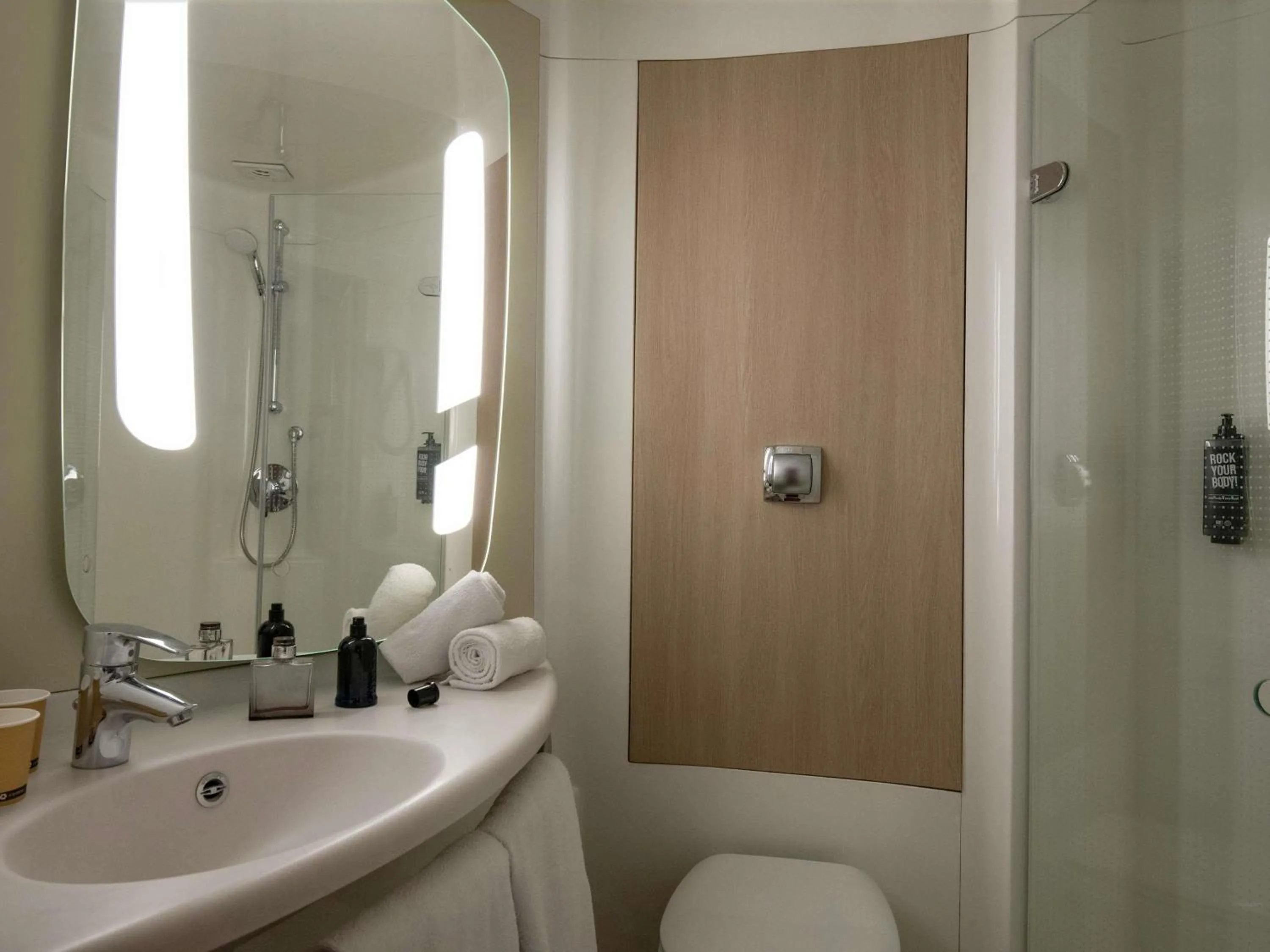 Bedroom in ibis Golfe de Saint-Tropez