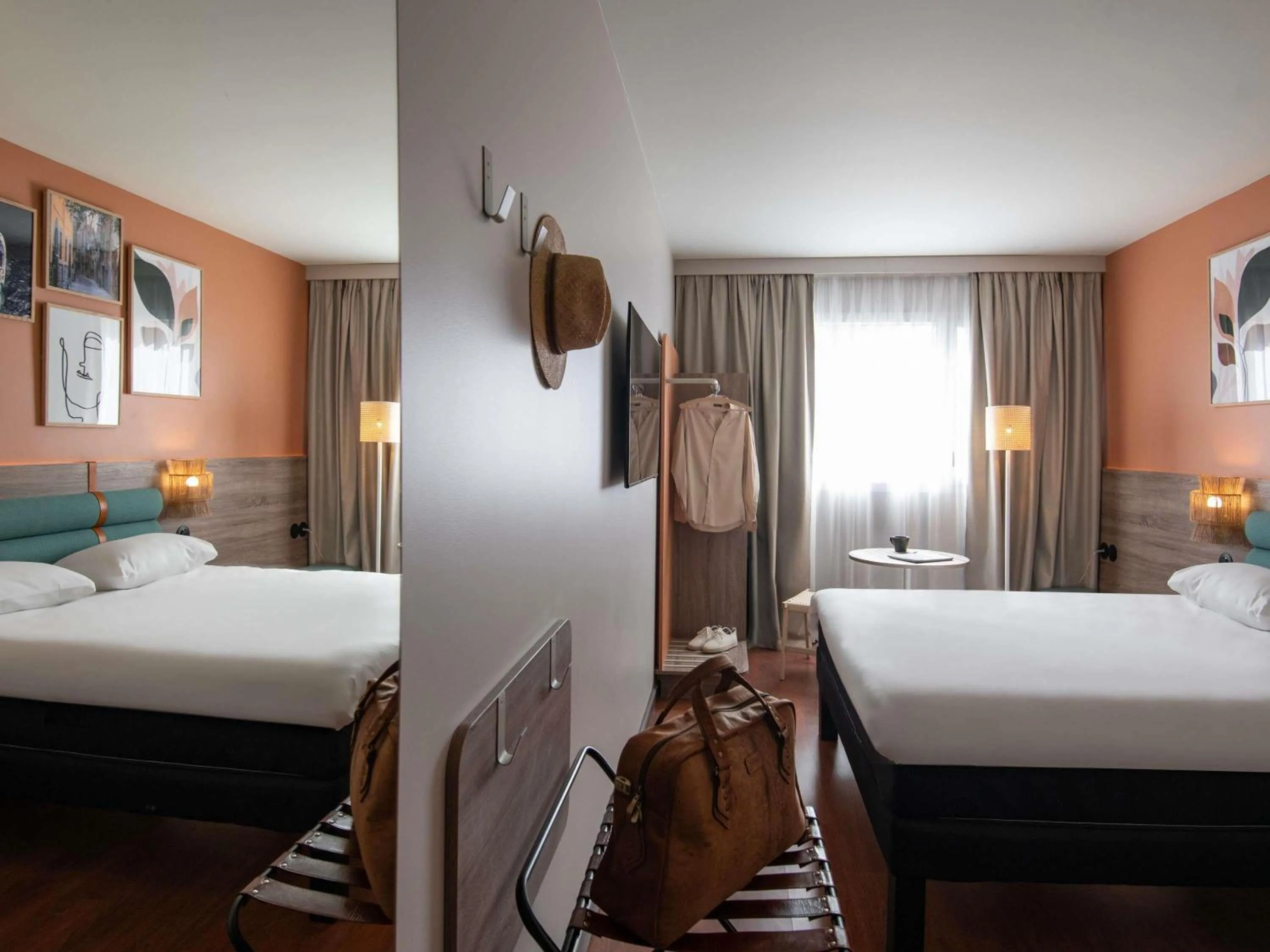 Bedroom, Bed in ibis Golfe de Saint-Tropez