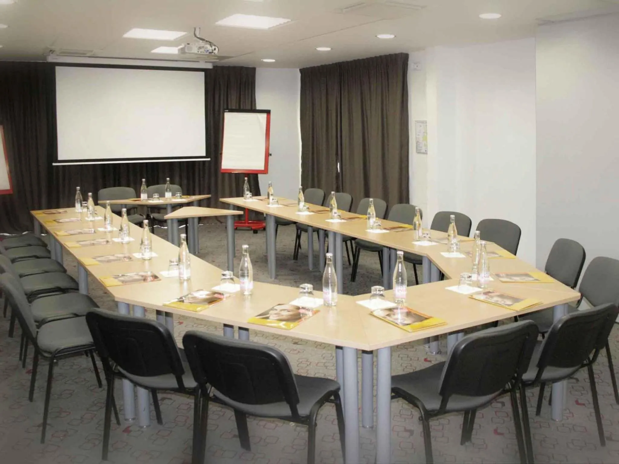 Meeting/conference room in ibis Istres Trigance
