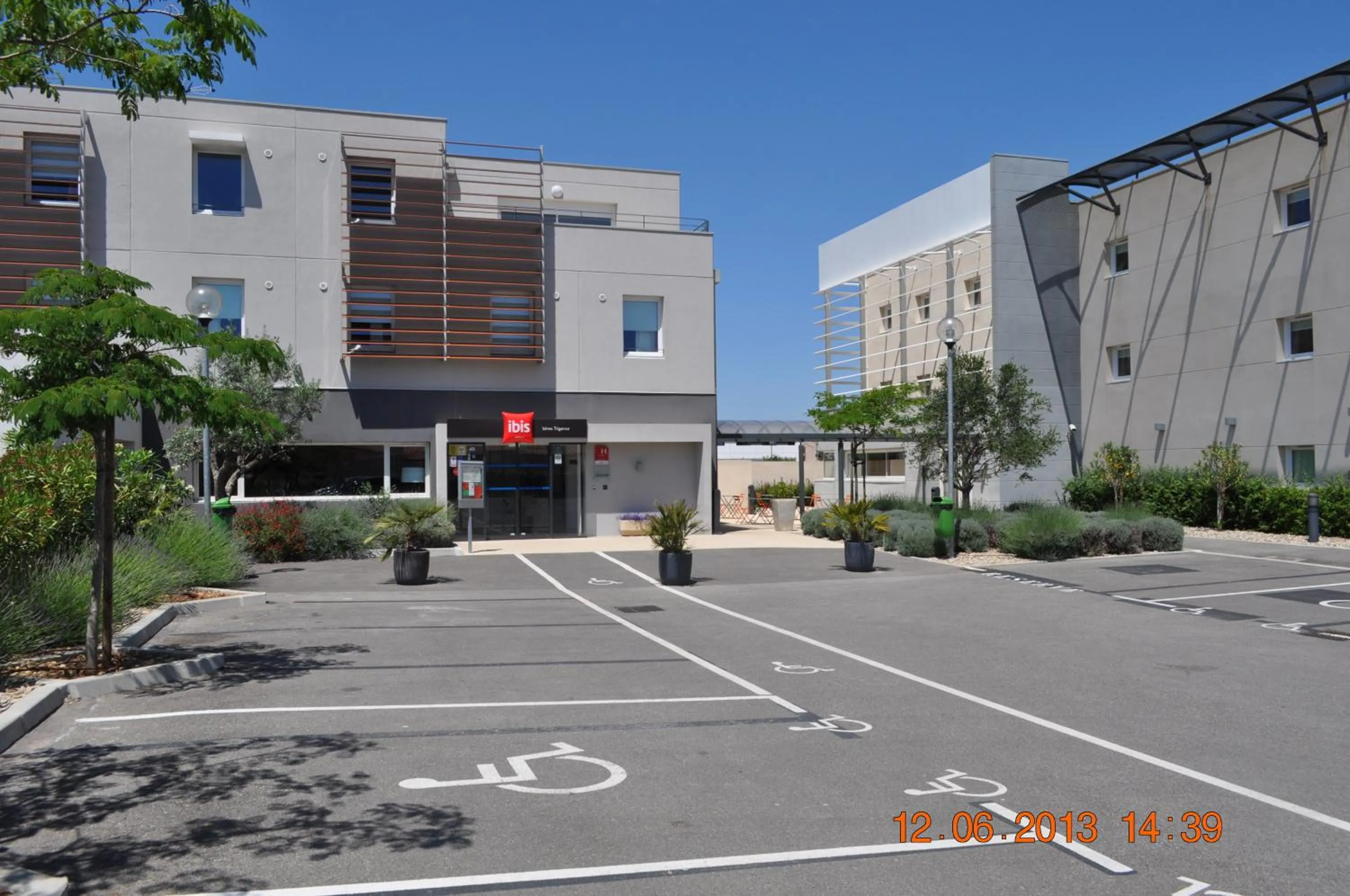 Property building in ibis Istres Trigance