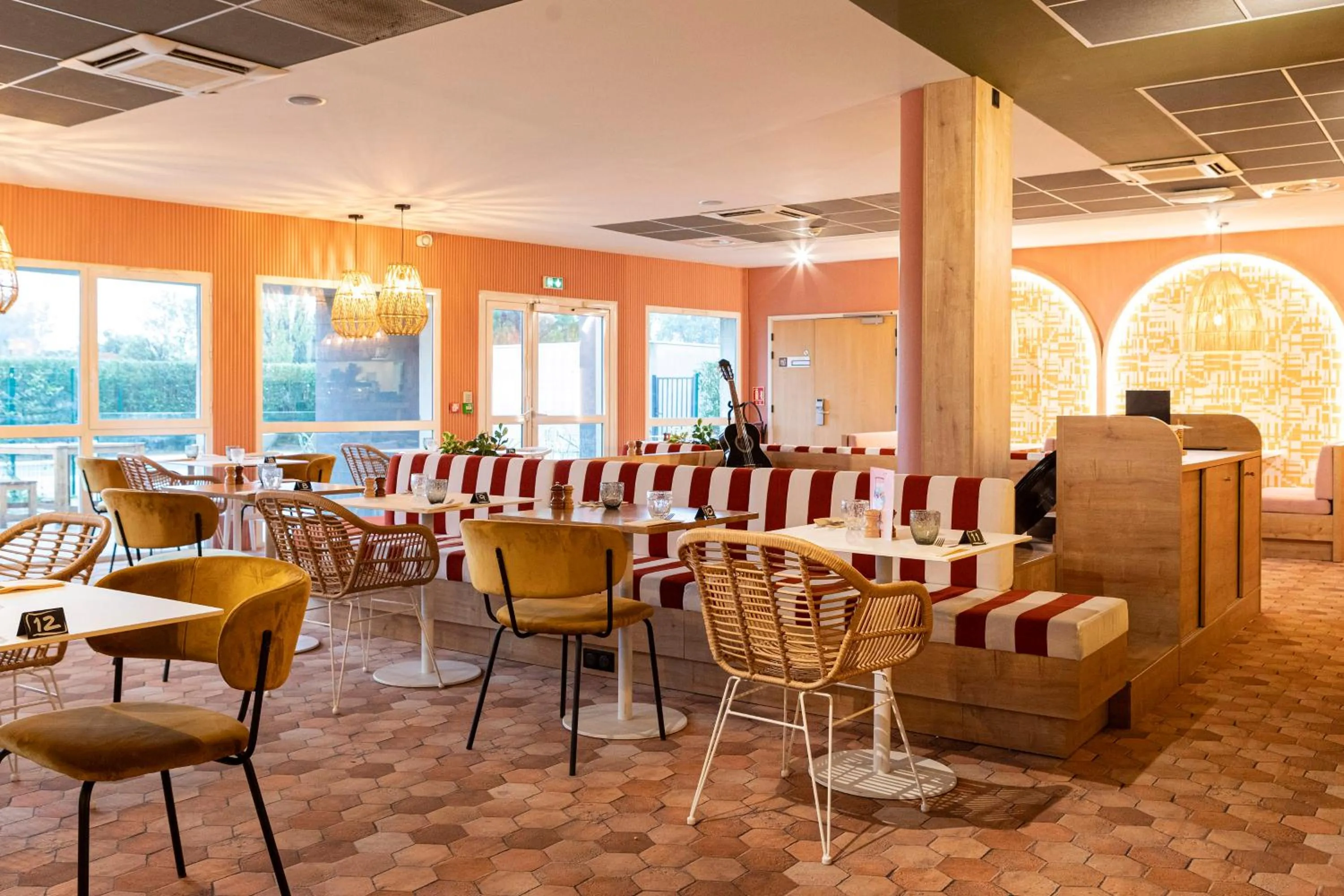 Restaurant/places to eat in ibis Istres Trigance