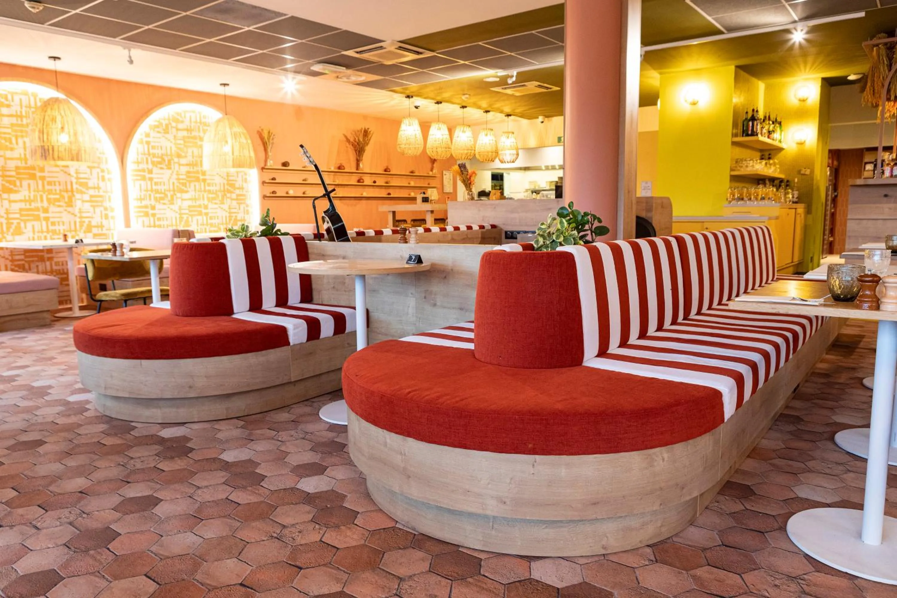 Restaurant/places to eat in ibis Istres Trigance