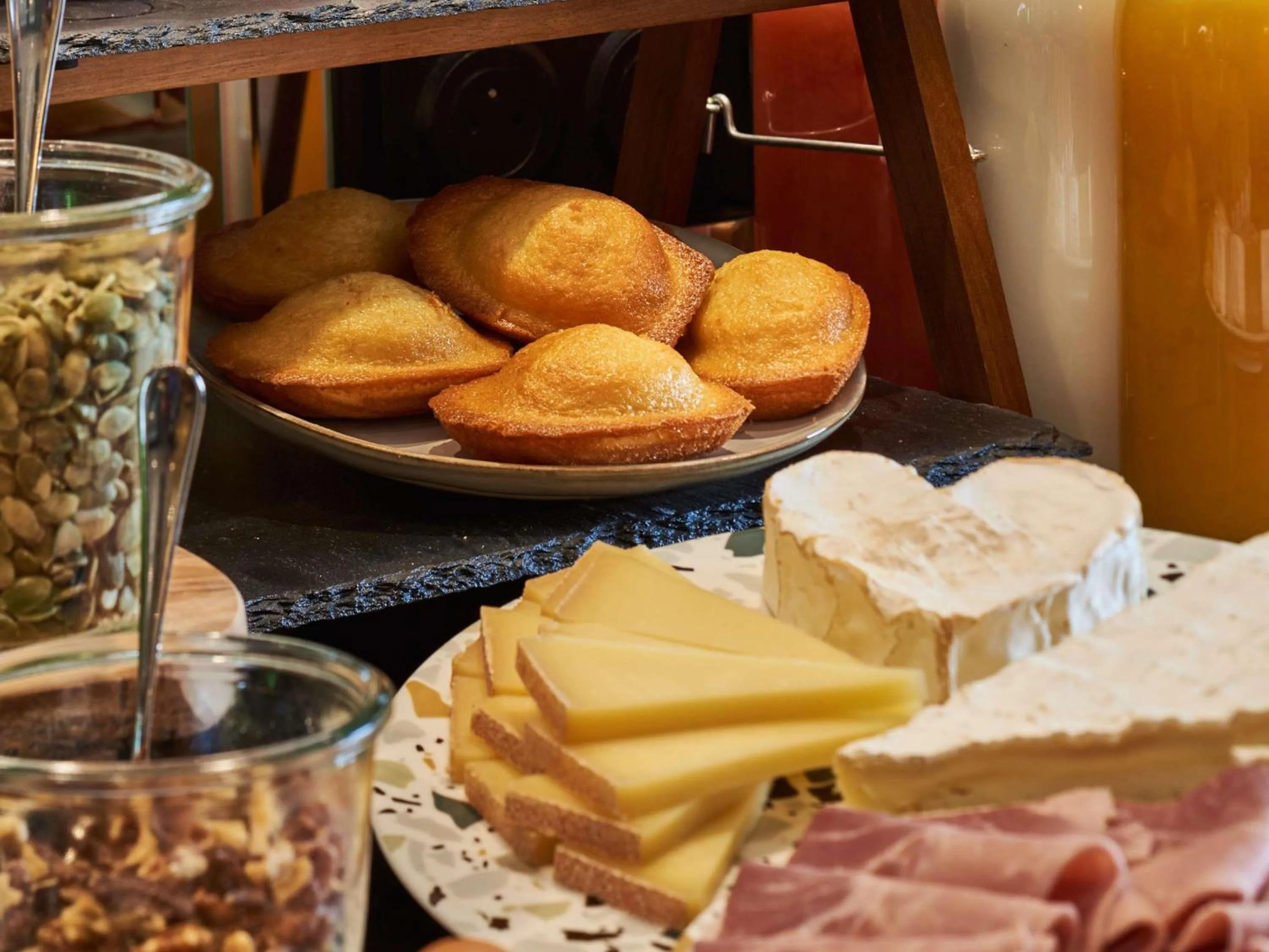 Breakfast in Mercure Paris Butte Montmartre Basilique
