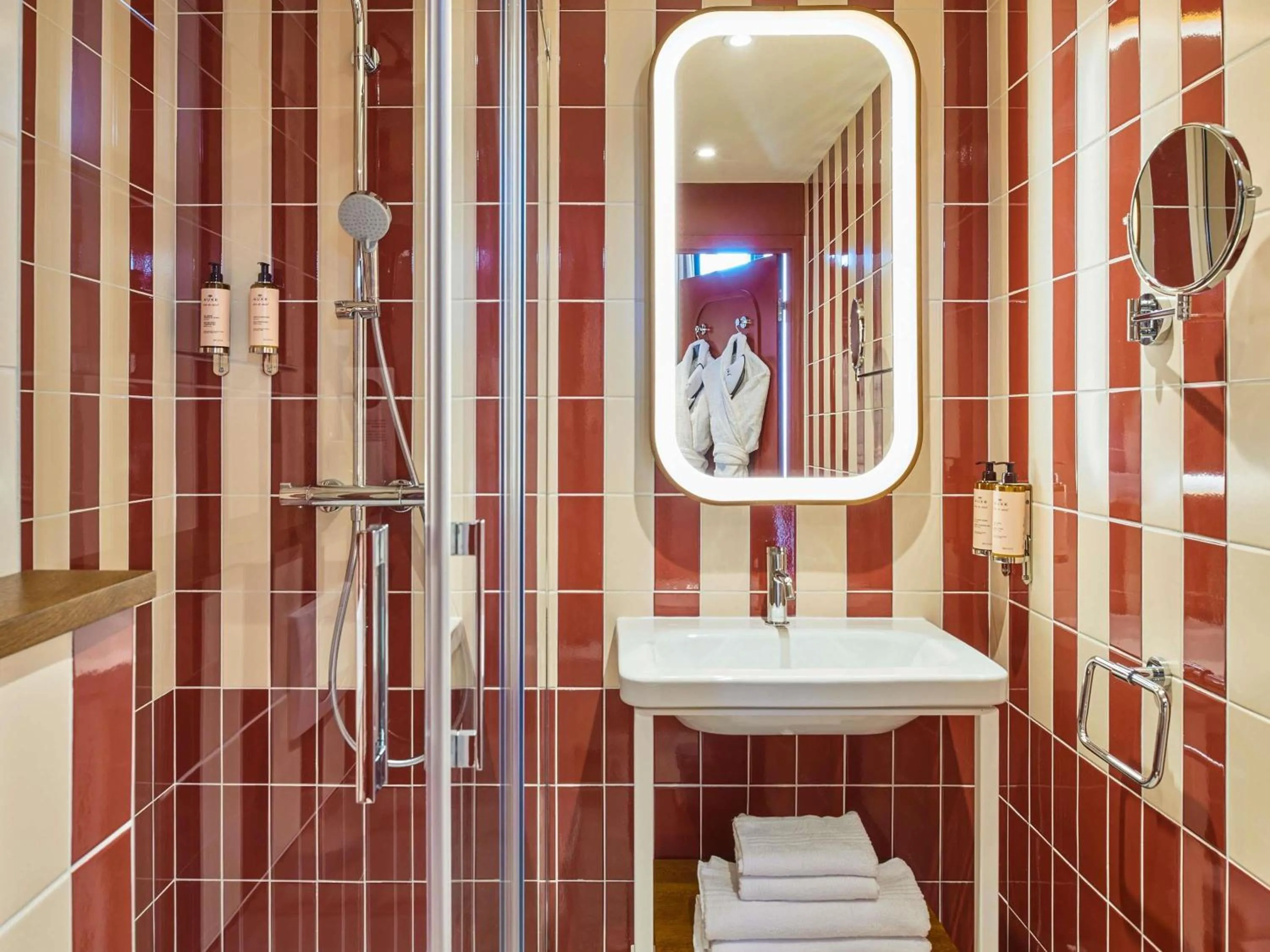 Bedroom in Mercure Paris Butte Montmartre Basilique