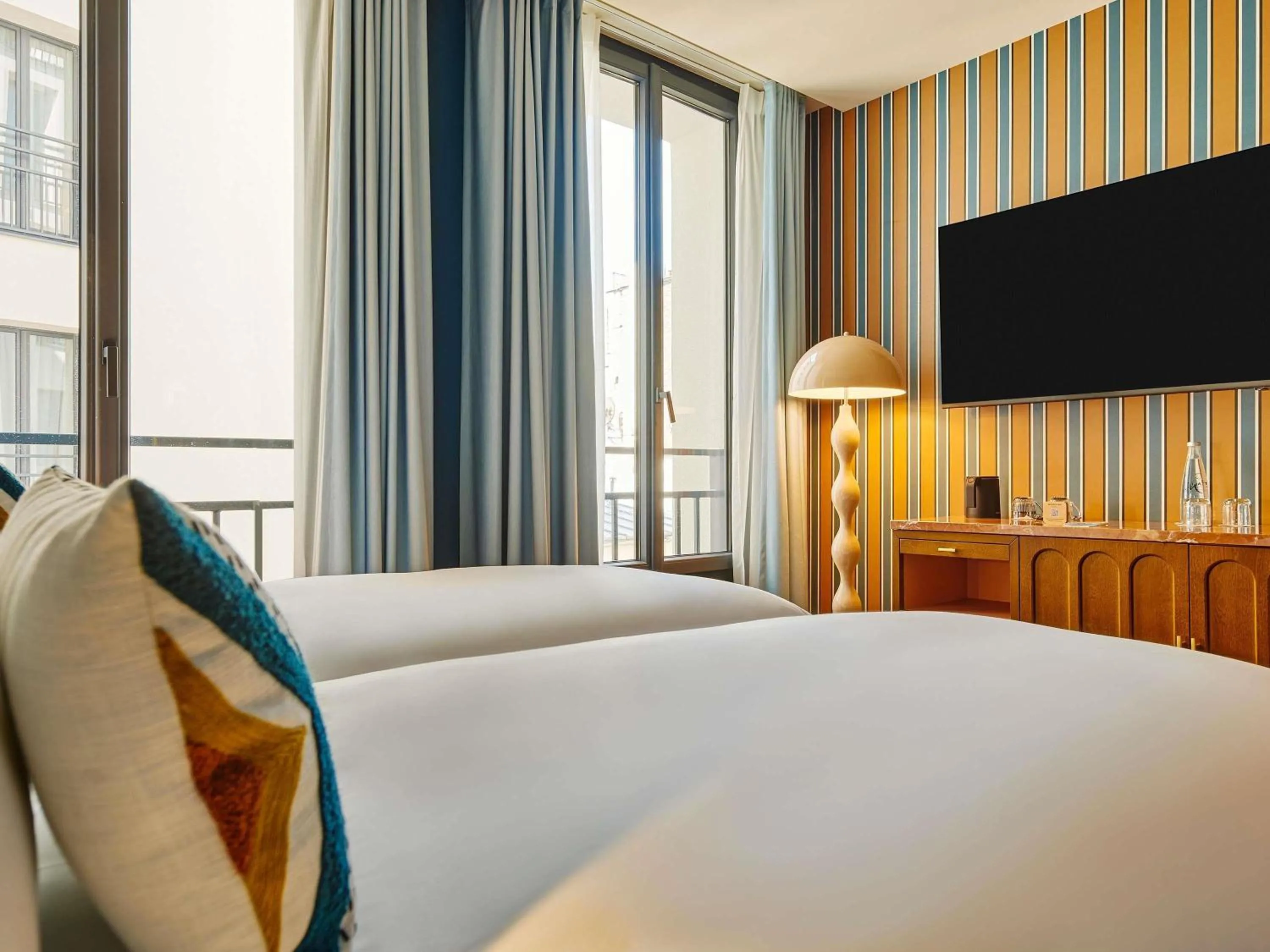 Bedroom, Bed in Mercure Paris Butte Montmartre Basilique