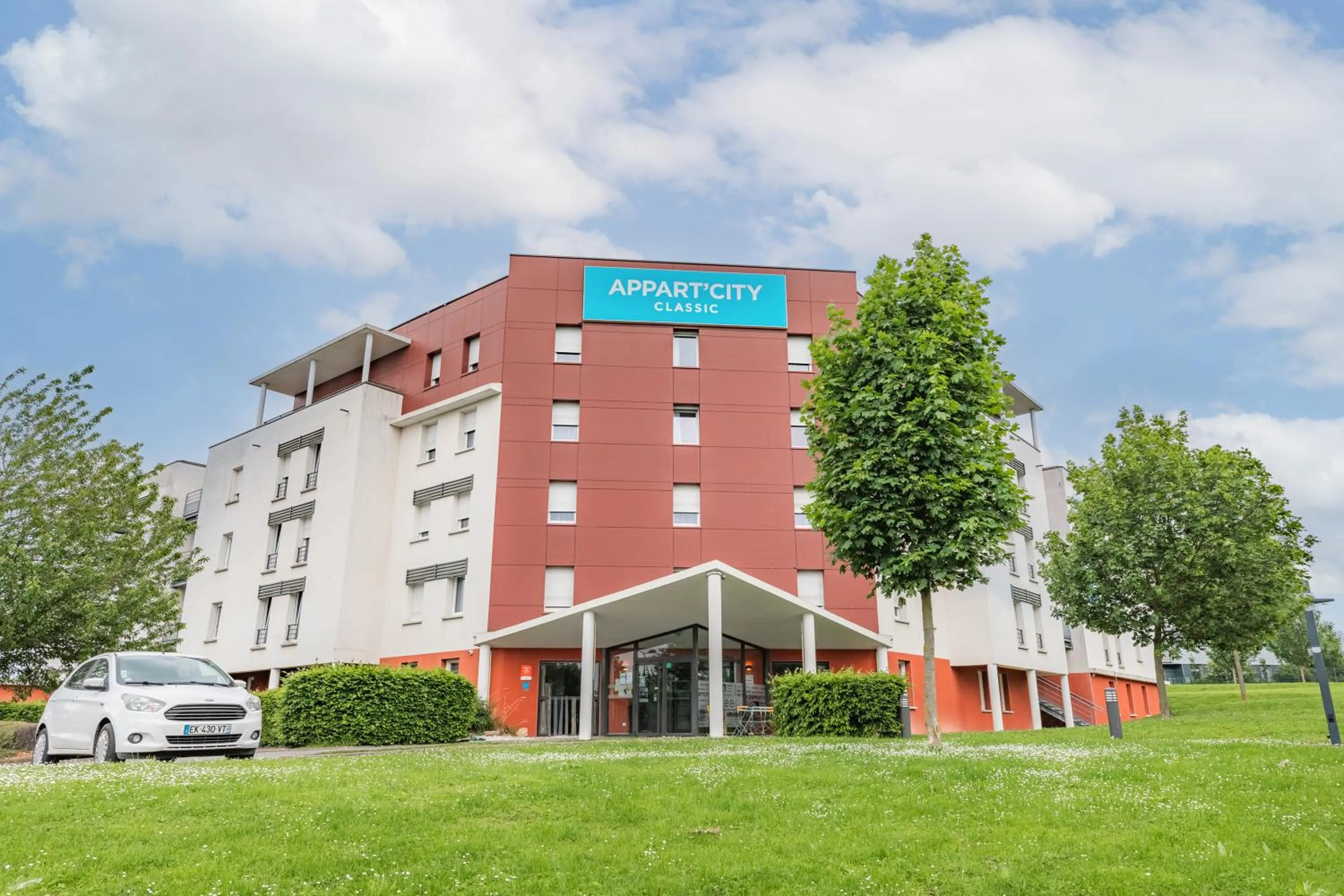Facade/entrance in Appart'City Classic Reims Parc des Expositions