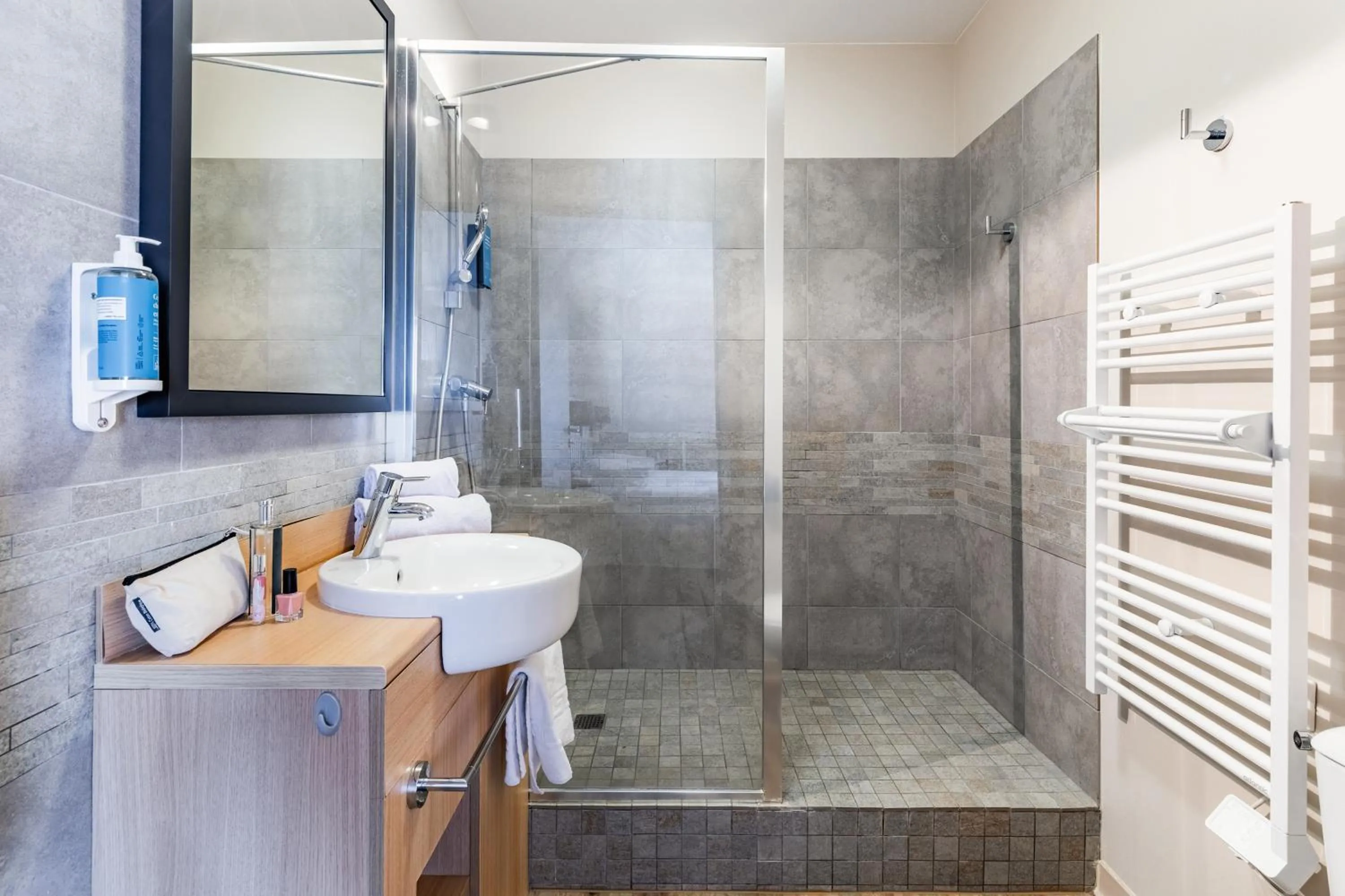 Bathroom in Appart'City Classic Reims Parc des Expositions