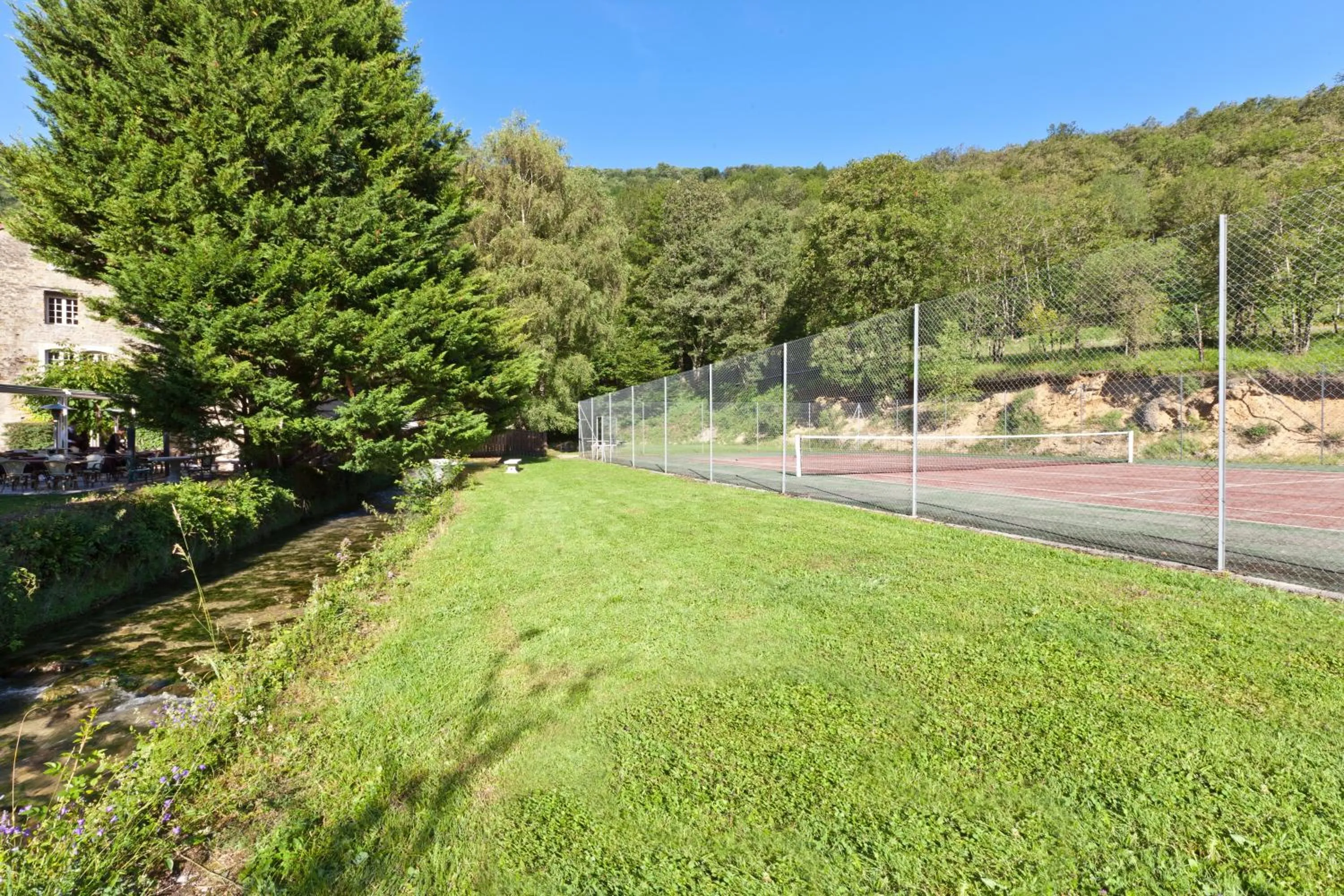 Tennis court in Castel Damandre - Demeures & Châteaux