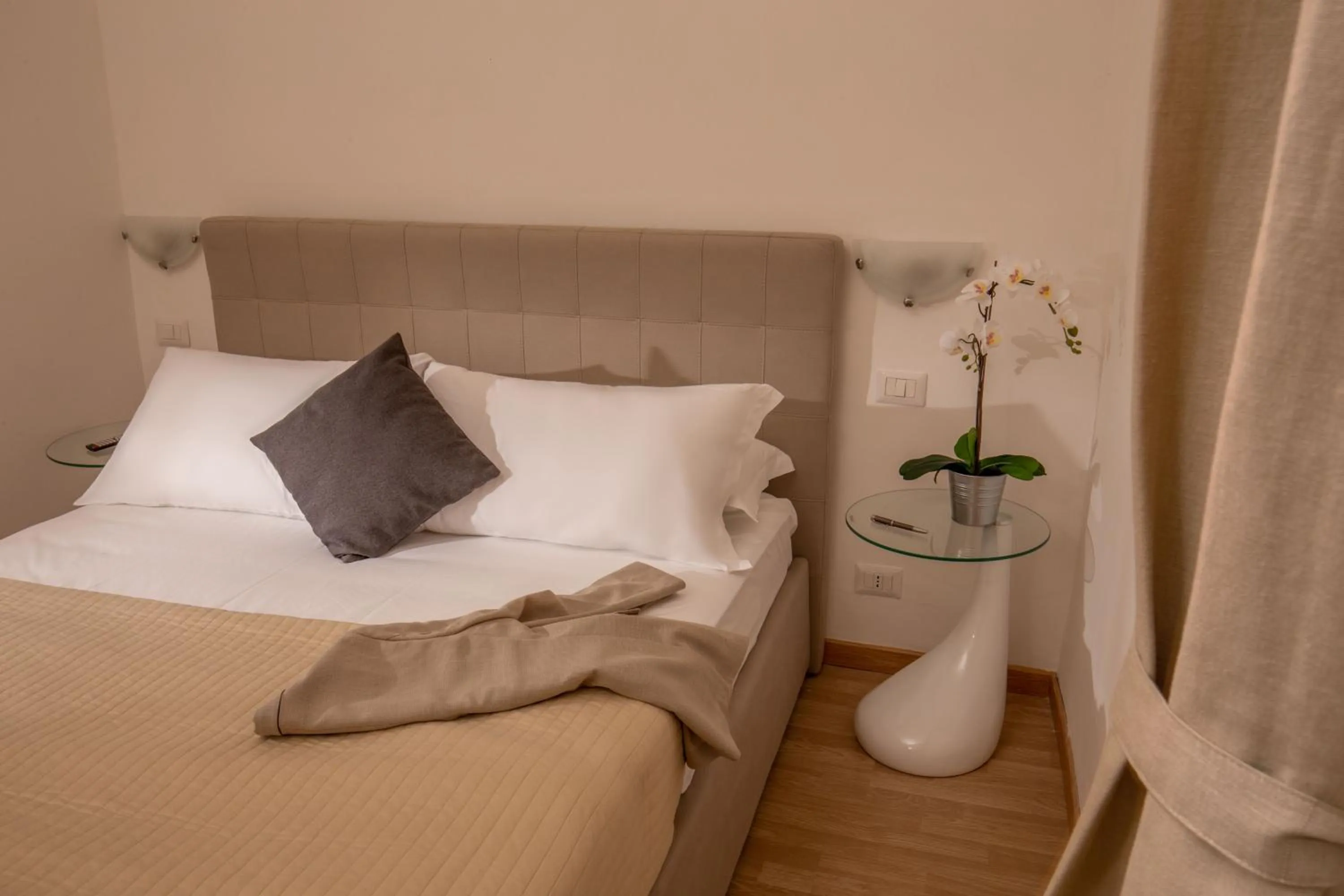 Bedroom, Bed in Domus Veneto Rome